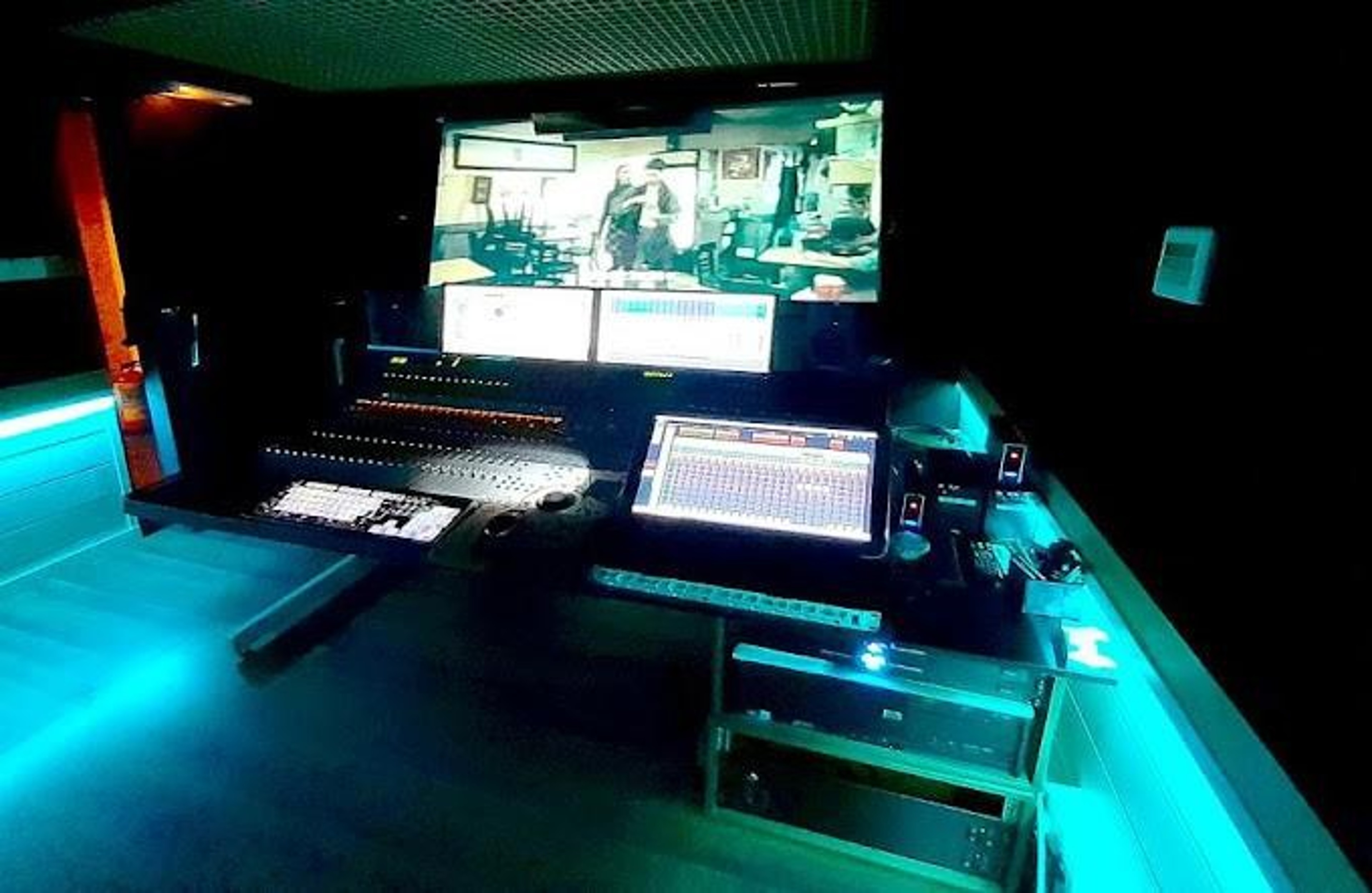 SOUND ROOM AudiøPøst / Recording & Surround Mixing — 写真2