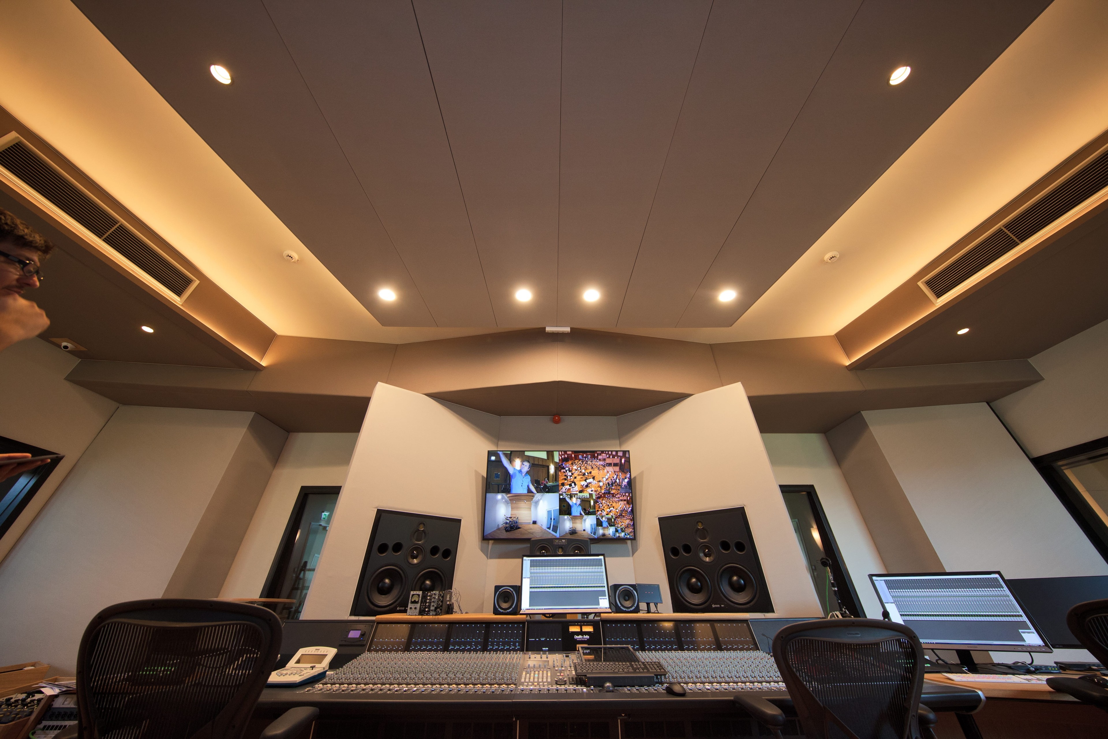 Synchron Stage - Stage A with Control B — 写真2