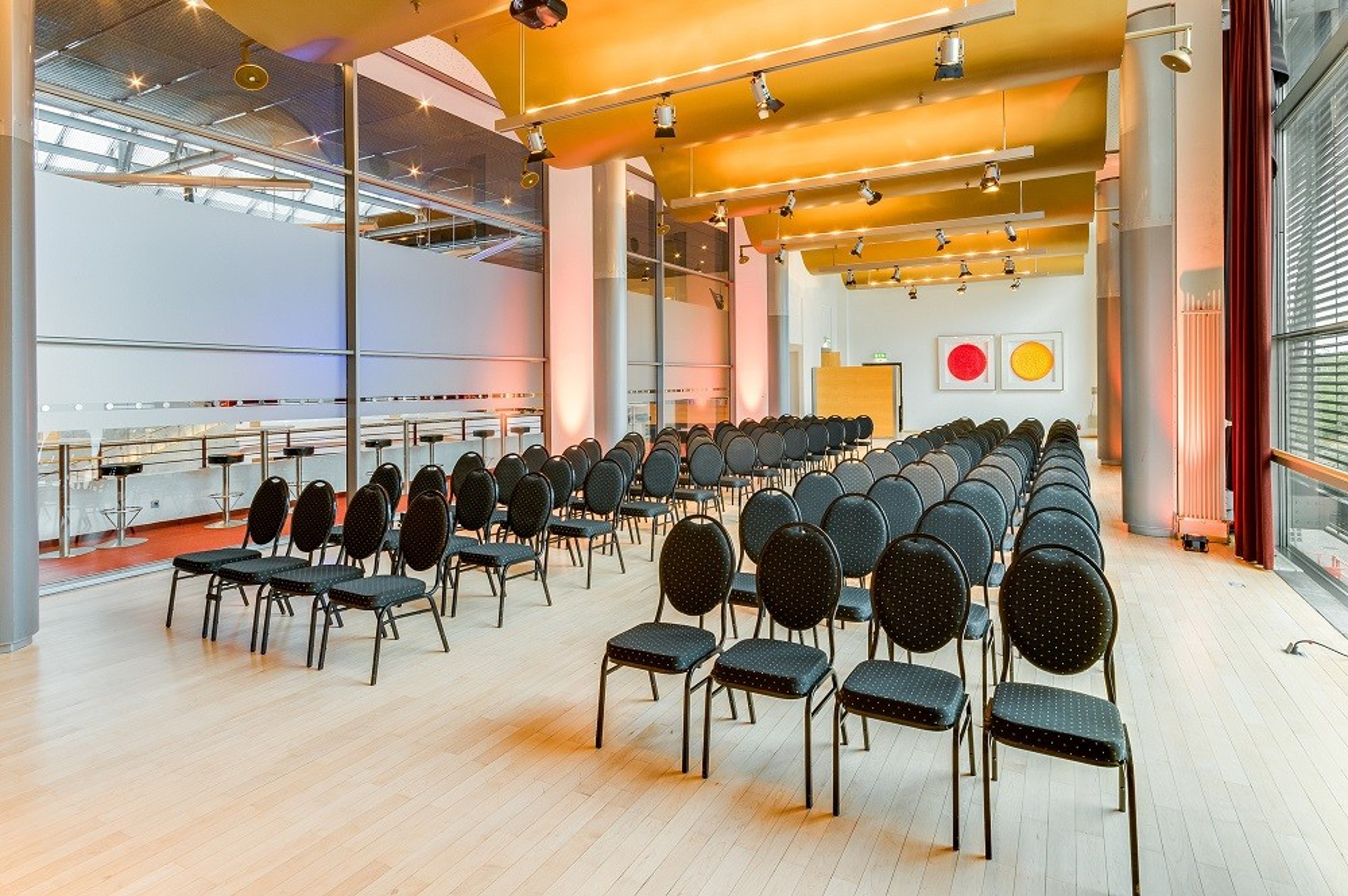 Hall "Mayfair" — 写真2