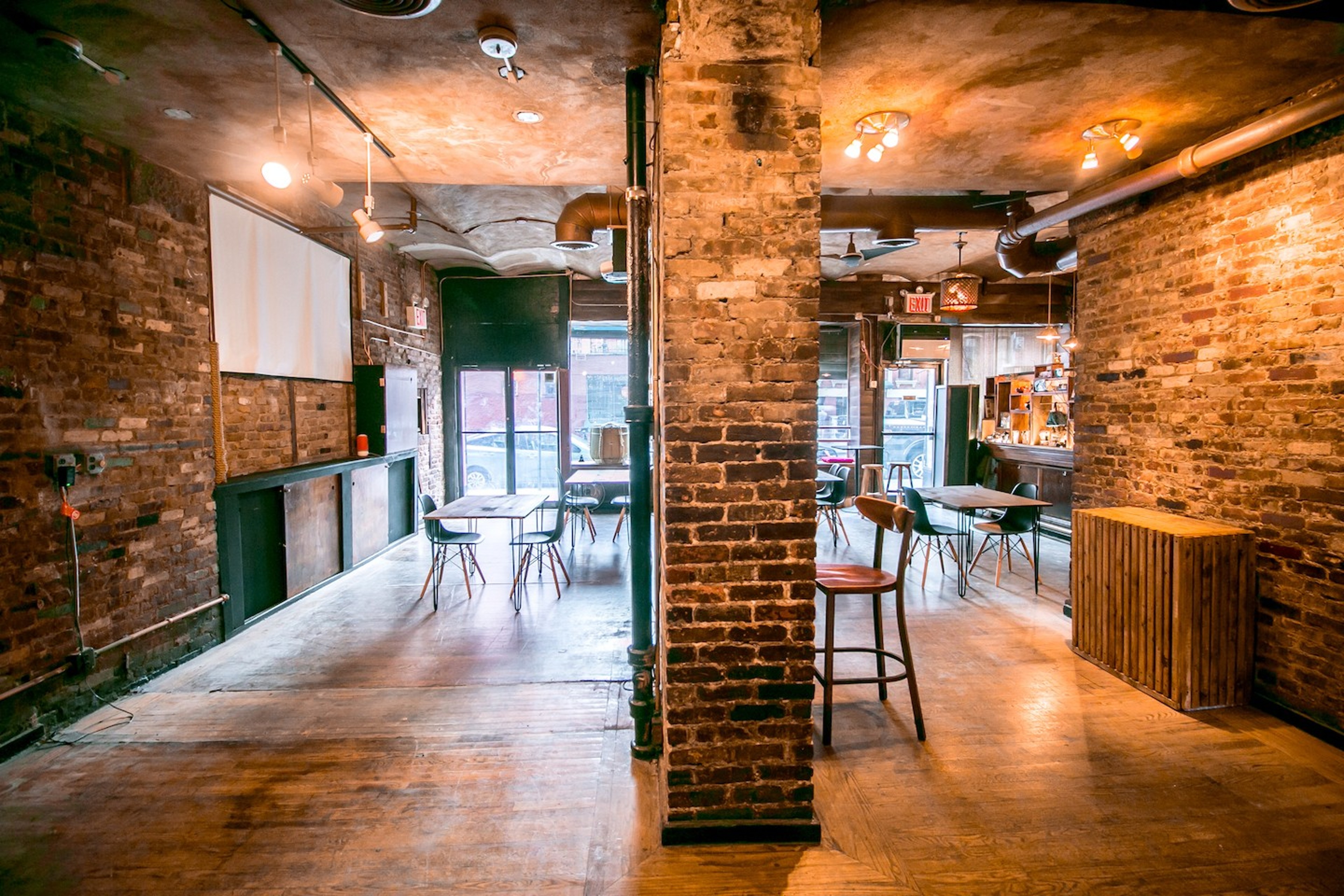 East Village Exposed Brick Versatile Event Space — 写真4