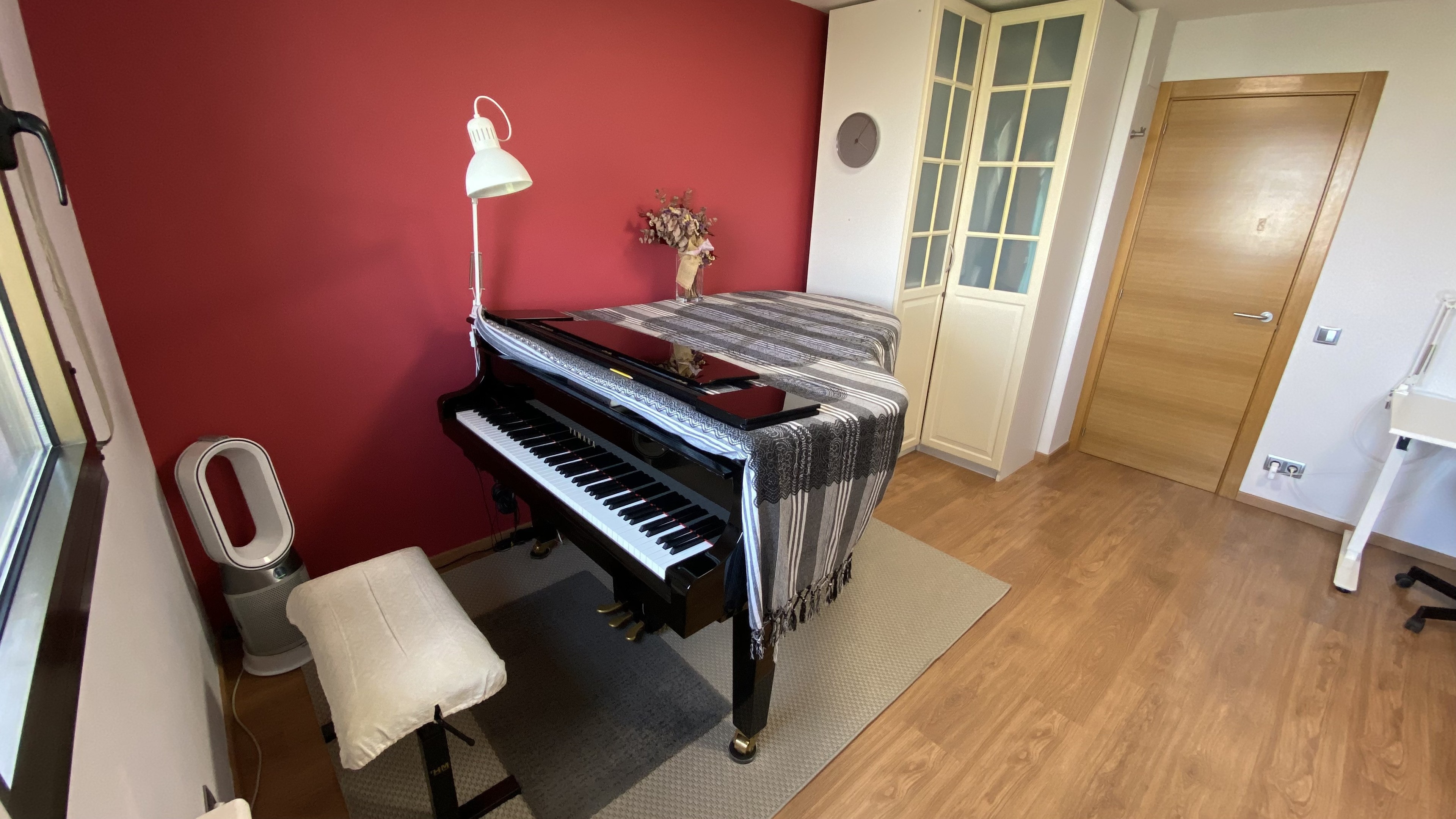 Practice room with grand piano — photo 3