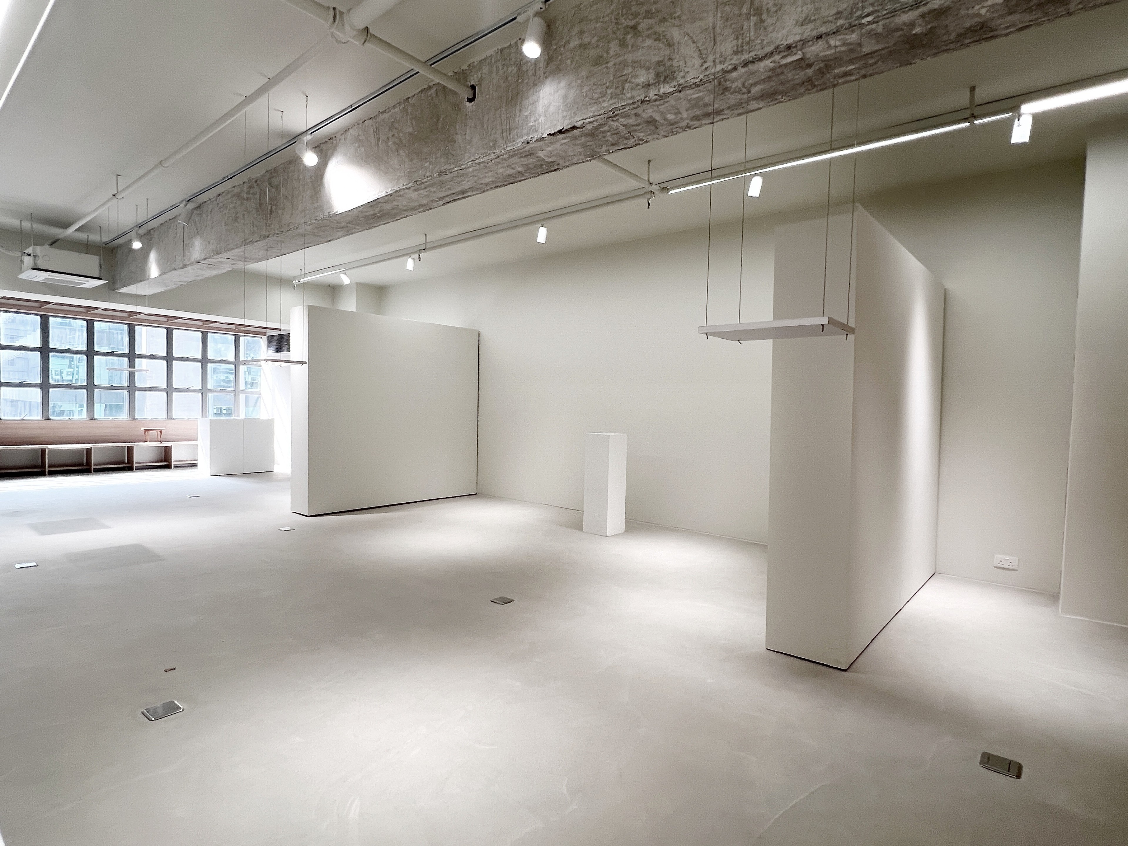 White square gallery space — photo 2