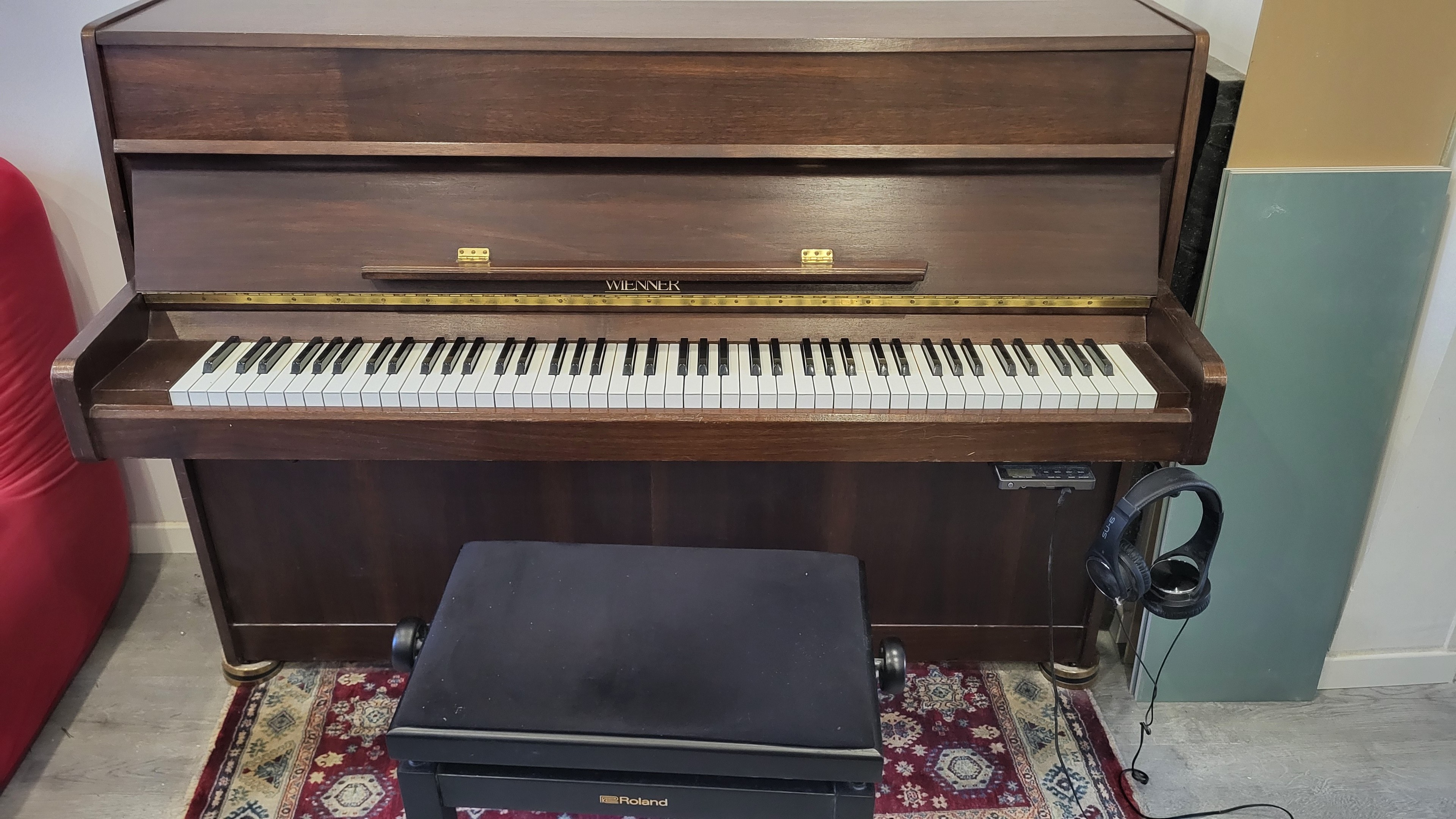 Upright piano for practice in Montreuil