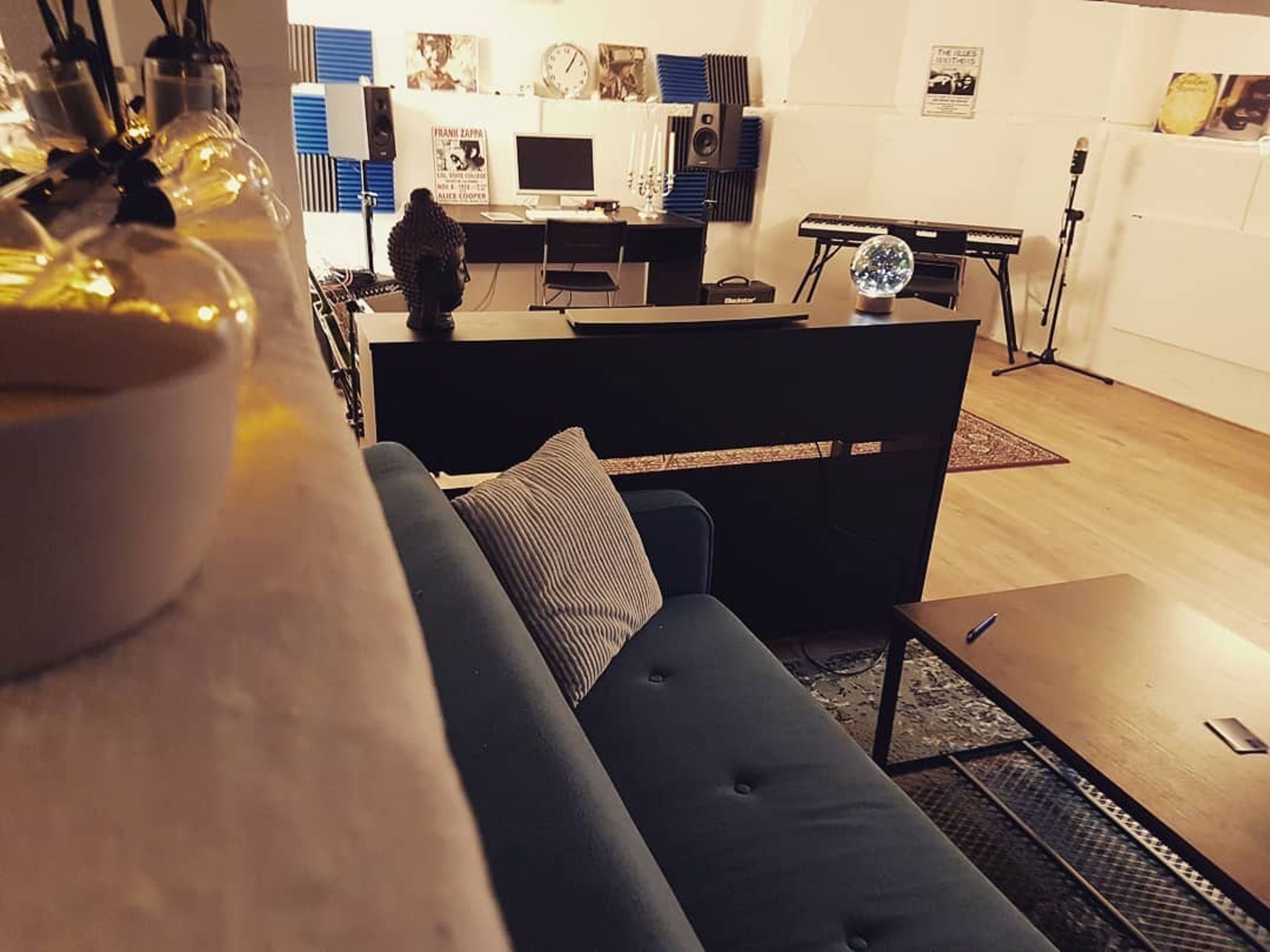Bright sunny room with great acoustics and piano — photo 5