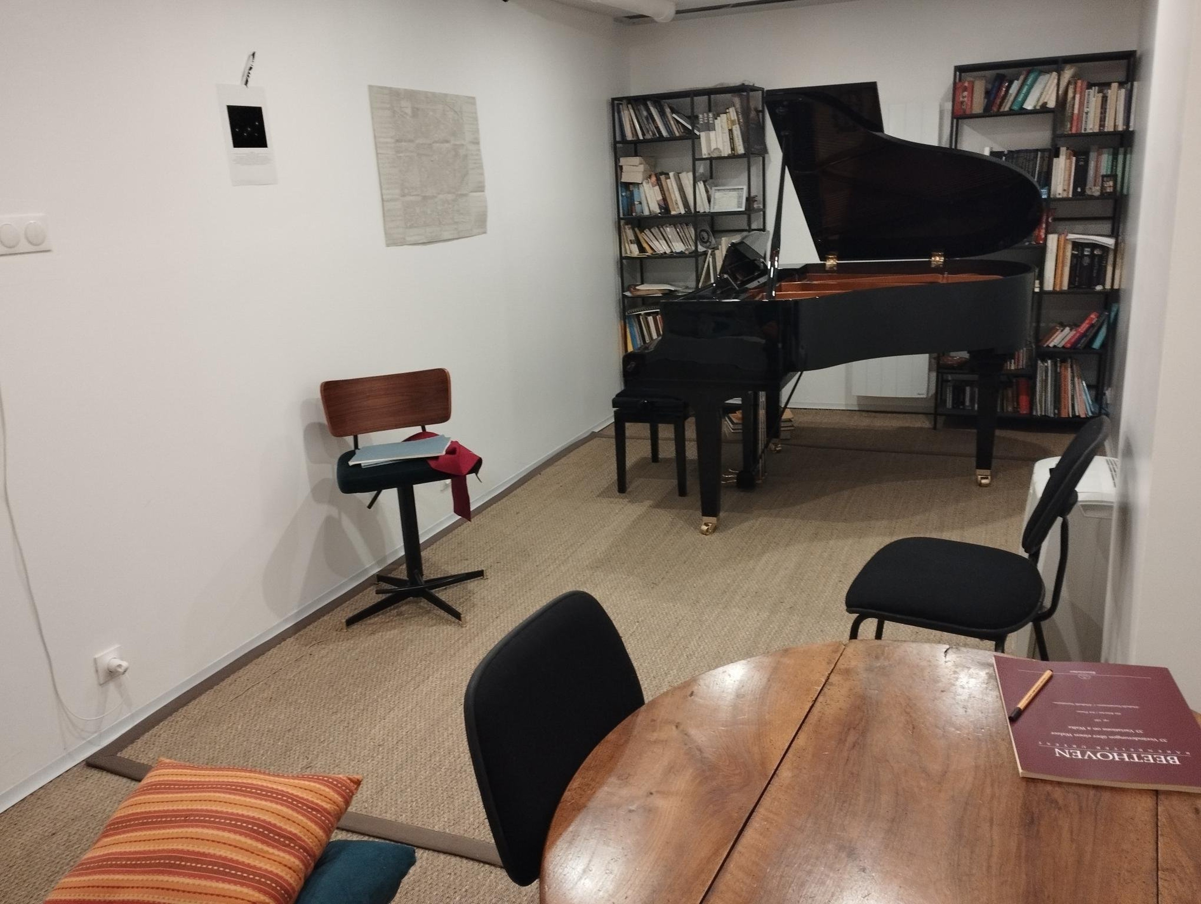 Beautiful, quiet 18 m² space with a Yamaha quarter grand piano
7 days a week - from 8 am to 10 pm — photo 3