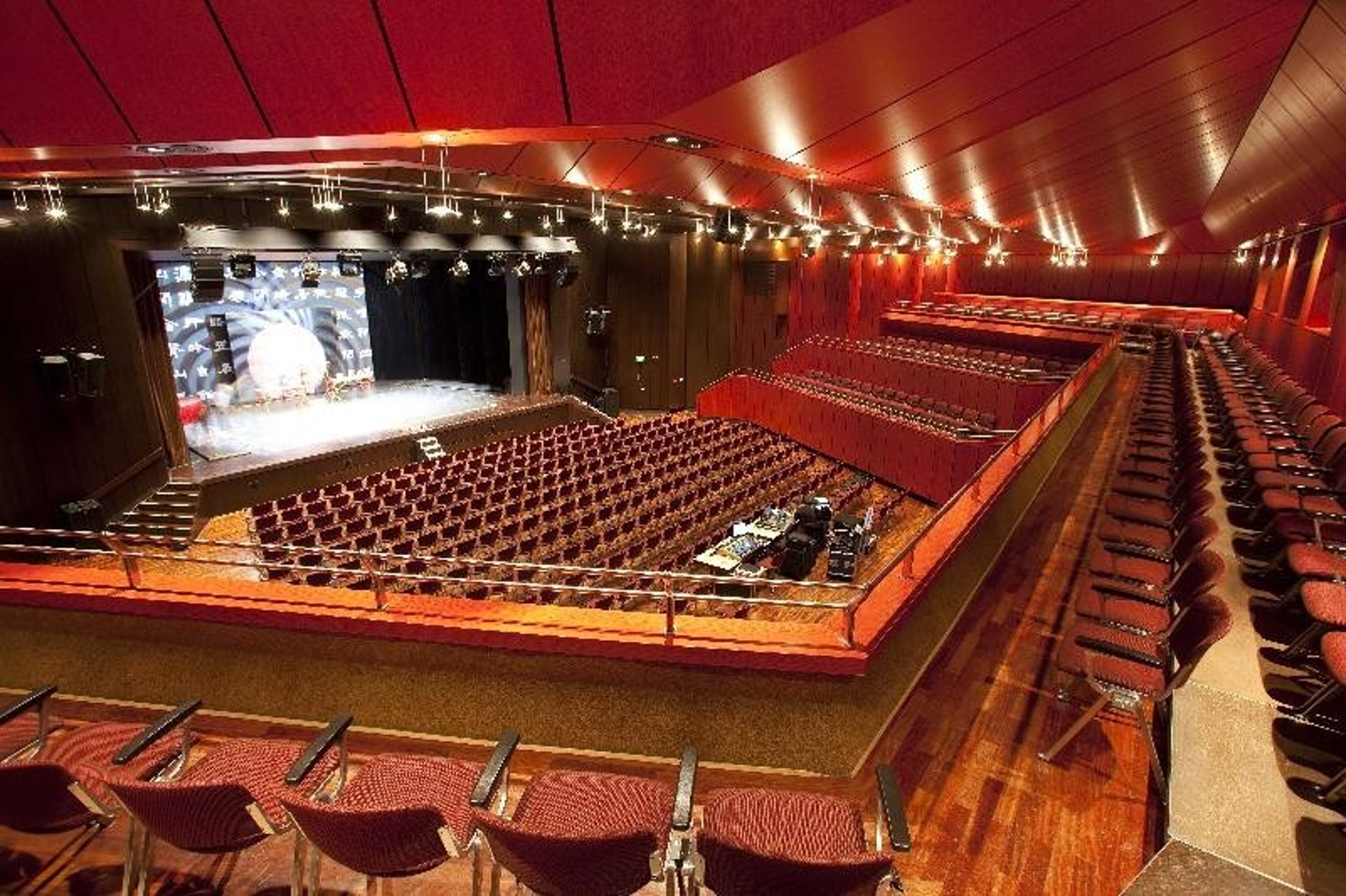 Octagon Concert Hall in STADTHALLE