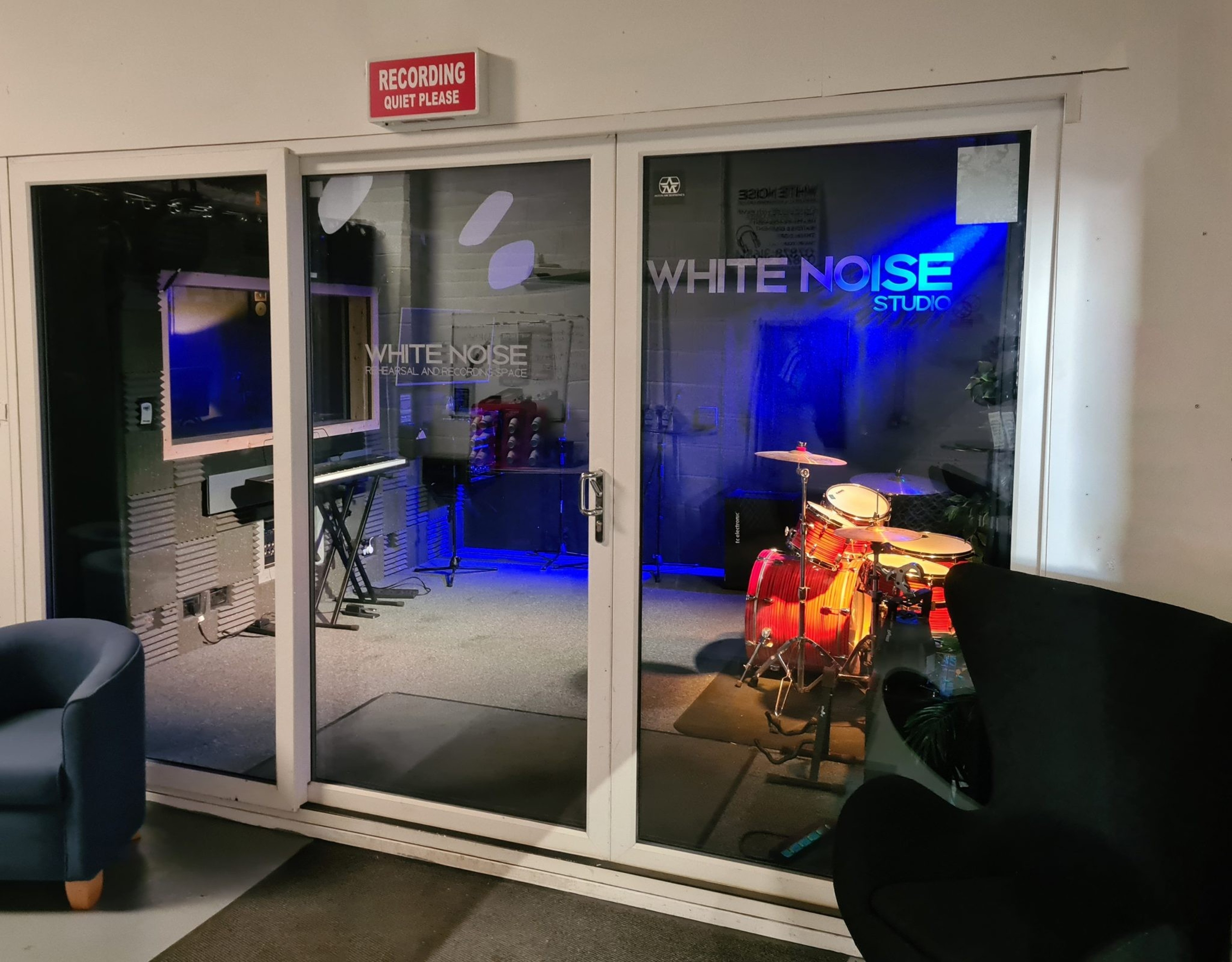 White Noise Rehearsal & Recording Studios — foto 2
