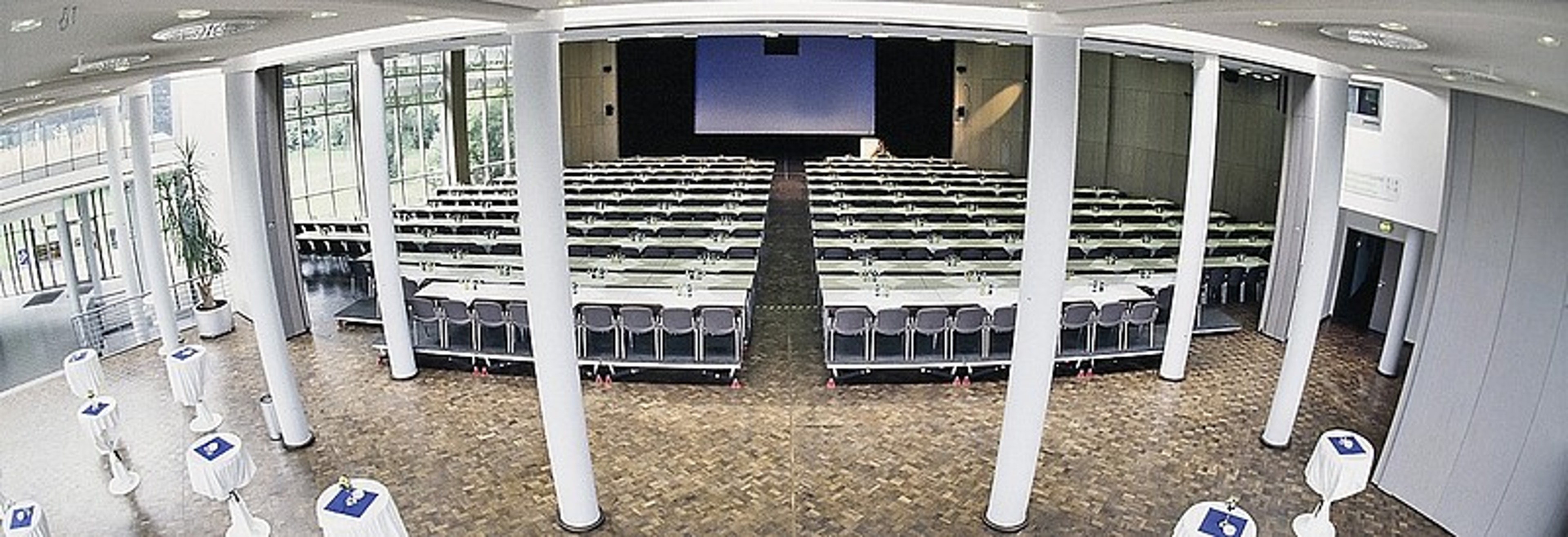 Large Hall — 写真4