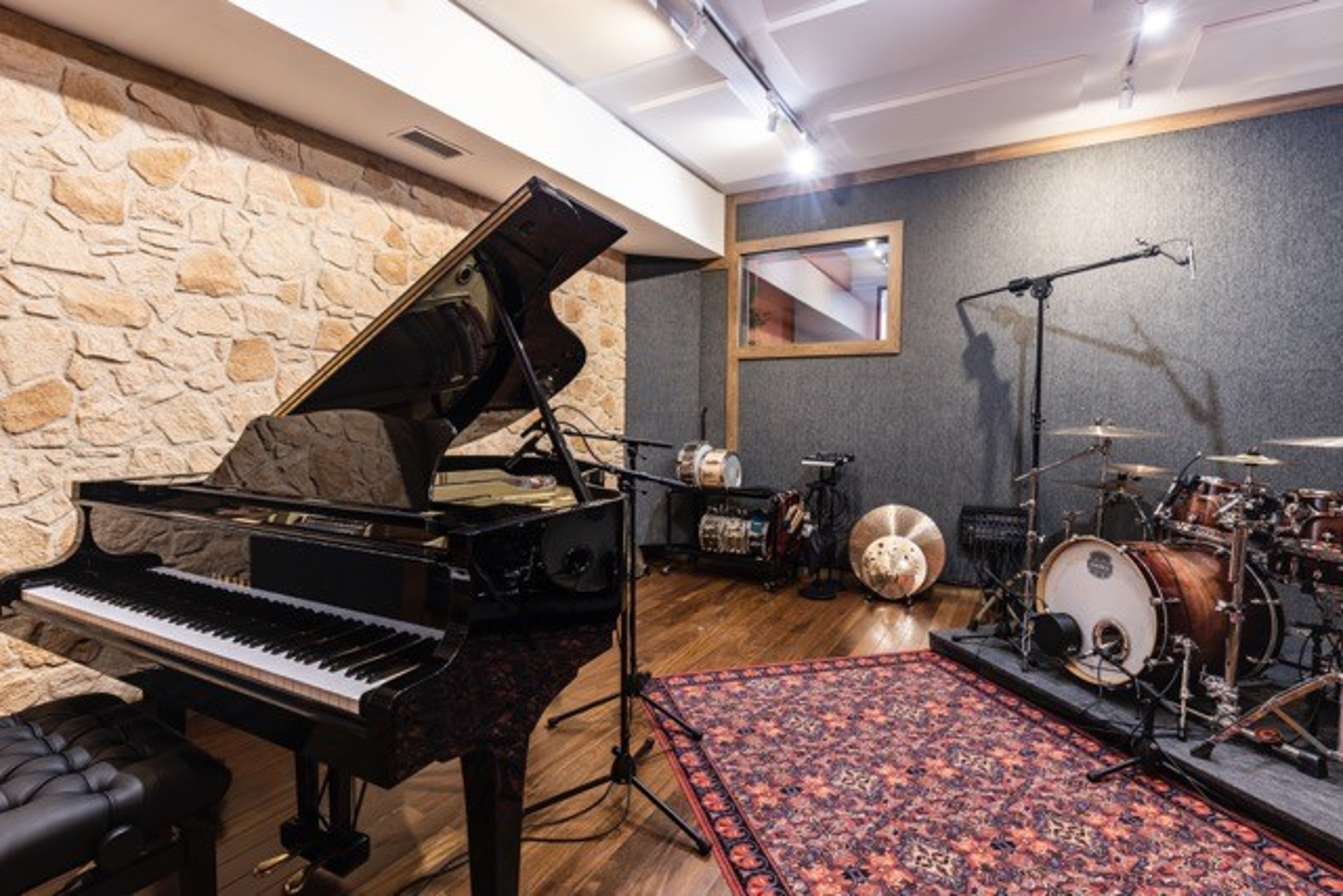 Dolby Atmos-certified recording studio in Cáceres