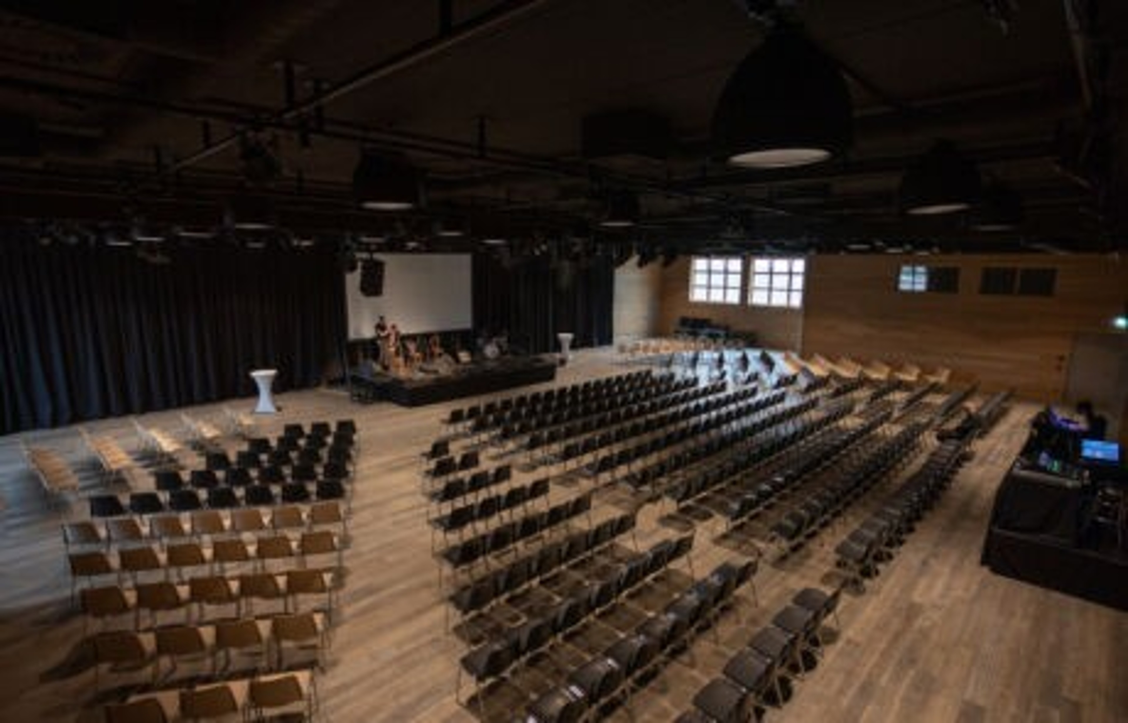MOMENT - großer Saal — 写真2