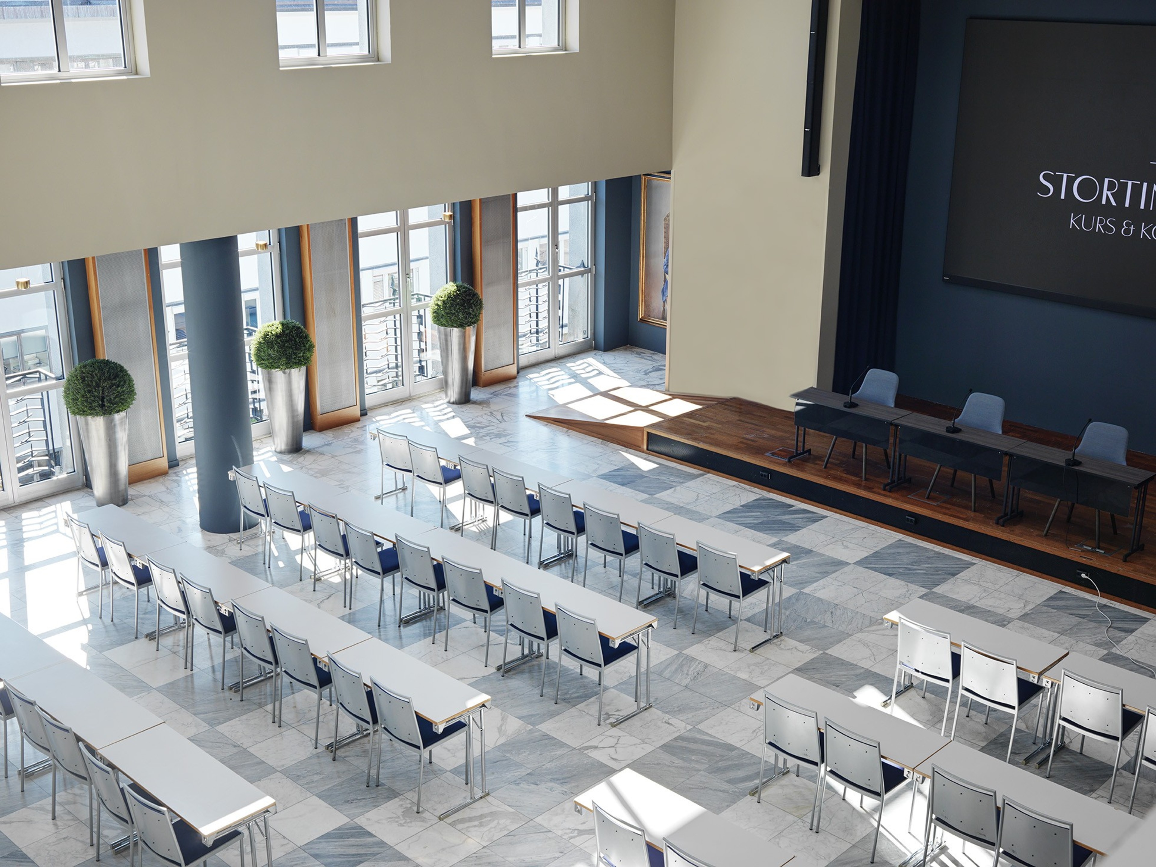 Rådhusplassen - The High Ceiling Conference Room — photo 2