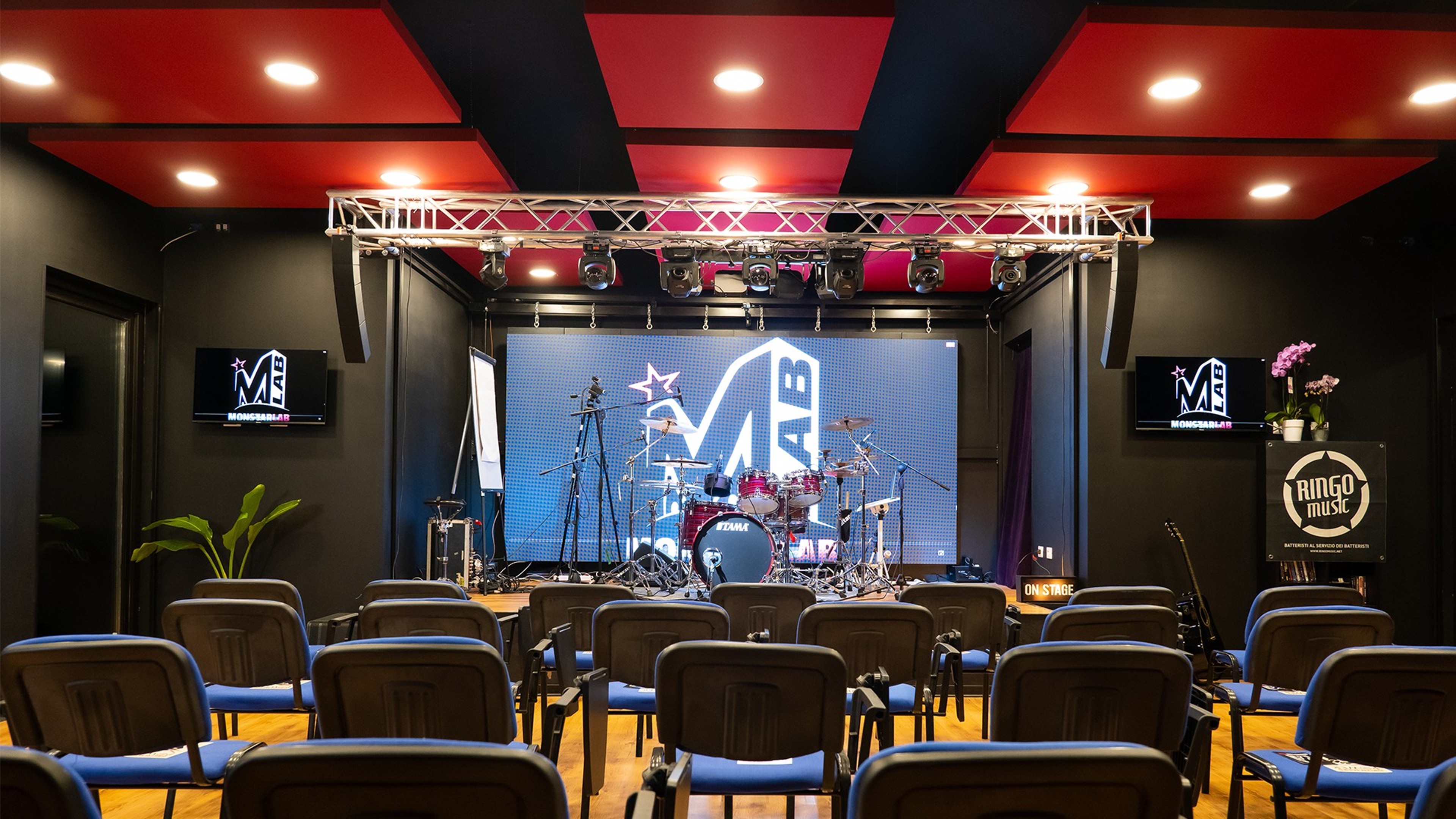 AUDITORIUM — 写真2