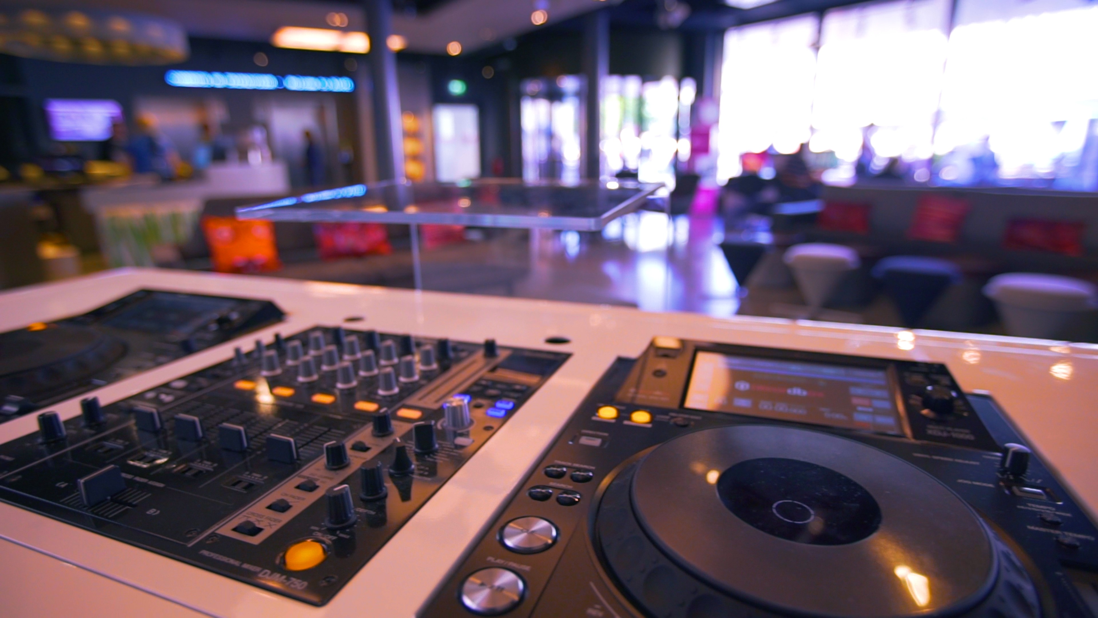 WXYZ Bar @Aloft München
