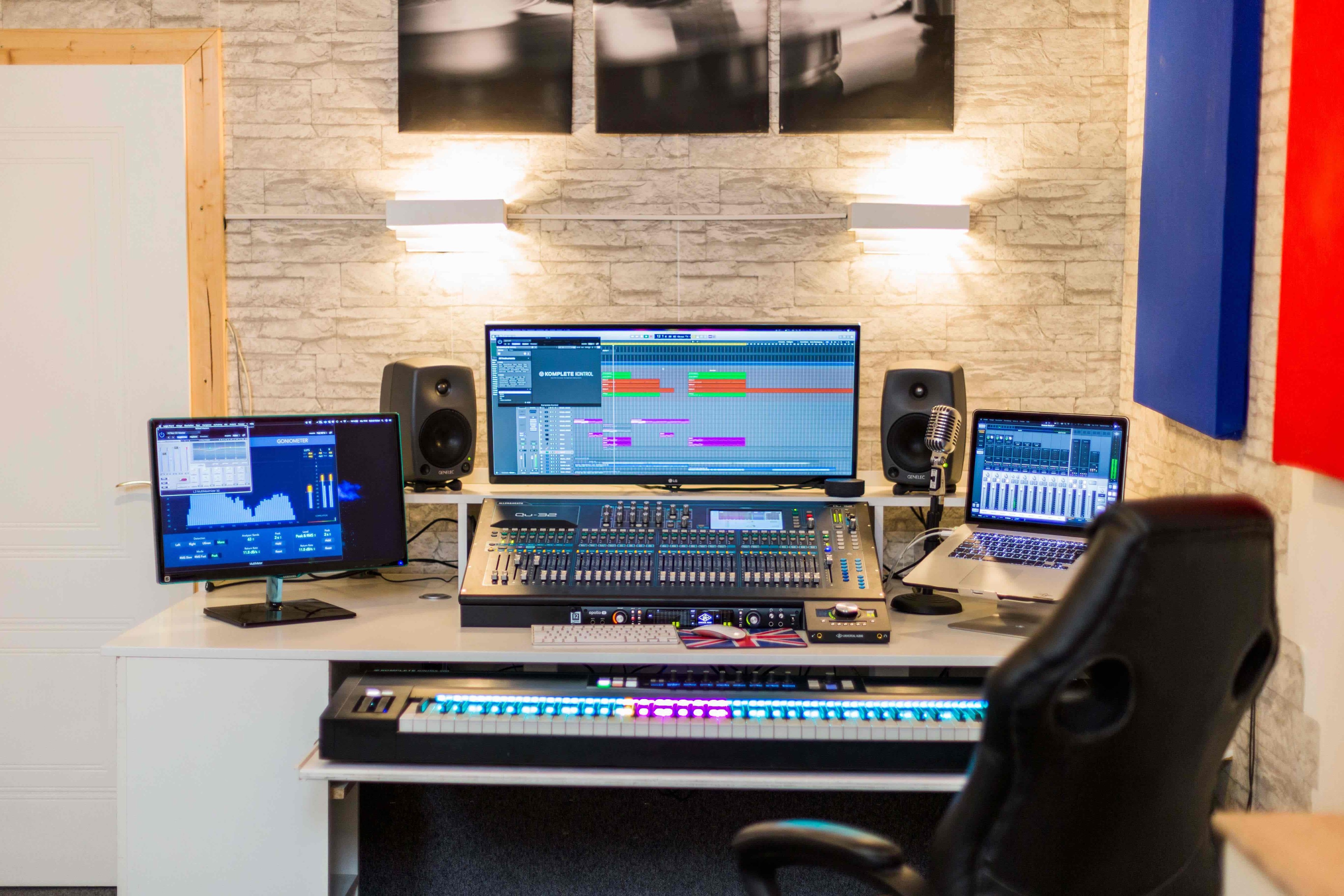 Small Studio close to U3