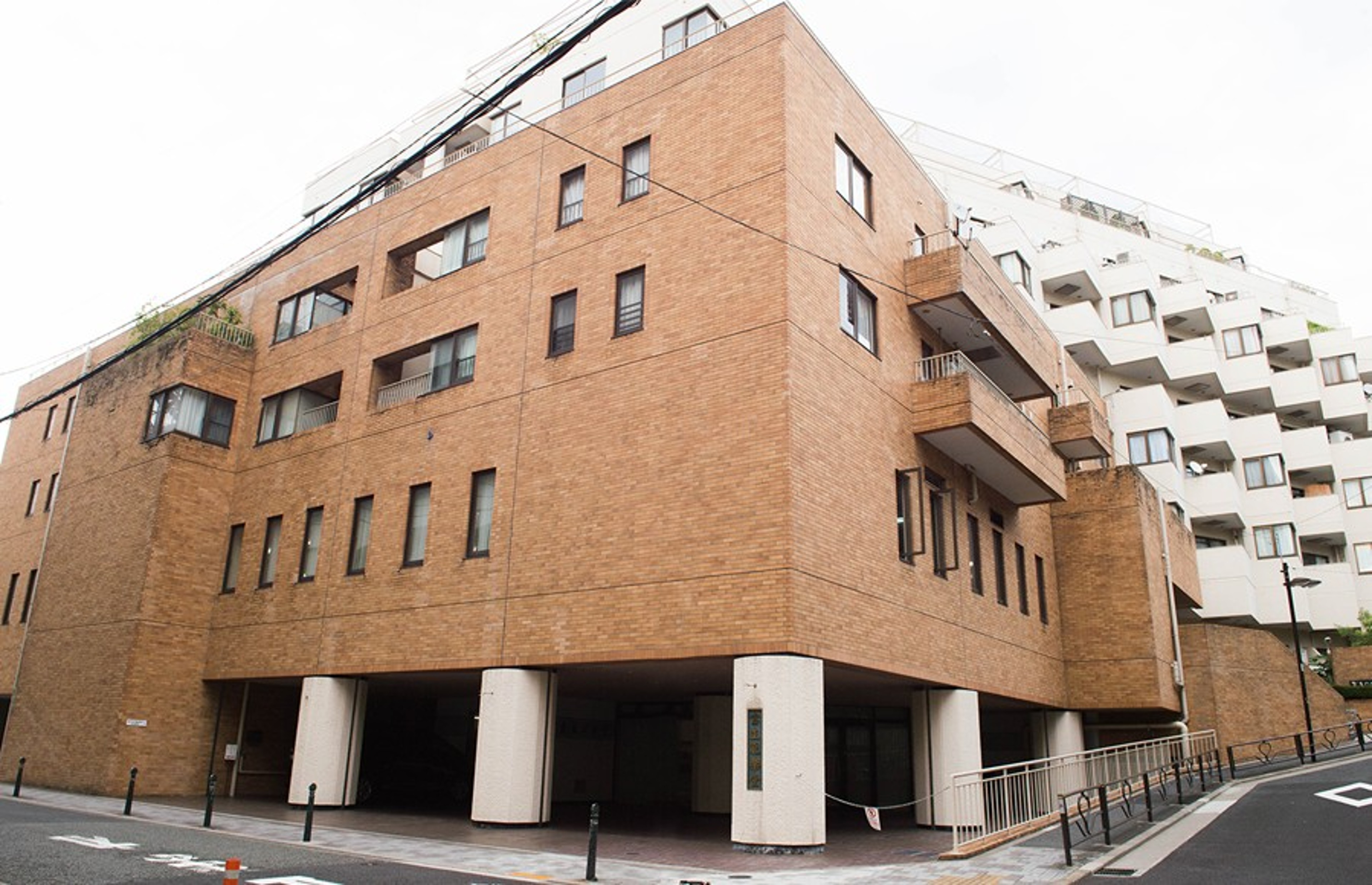 Hosho Style Nō-Gaku Theater - 宝生能楽堂 — photo 3