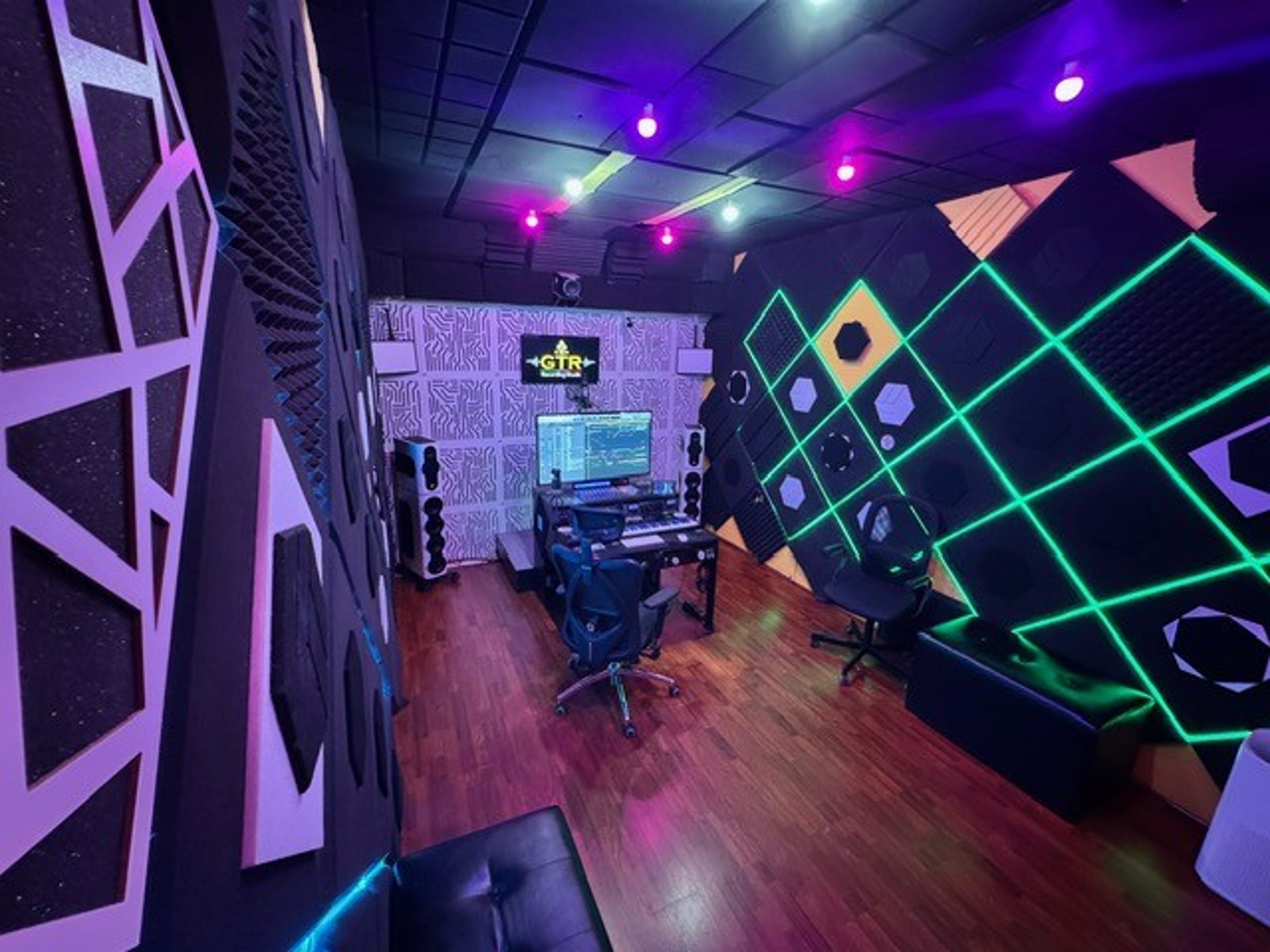 Dubai's Music Hub - GTR Recording Studio — foto 3