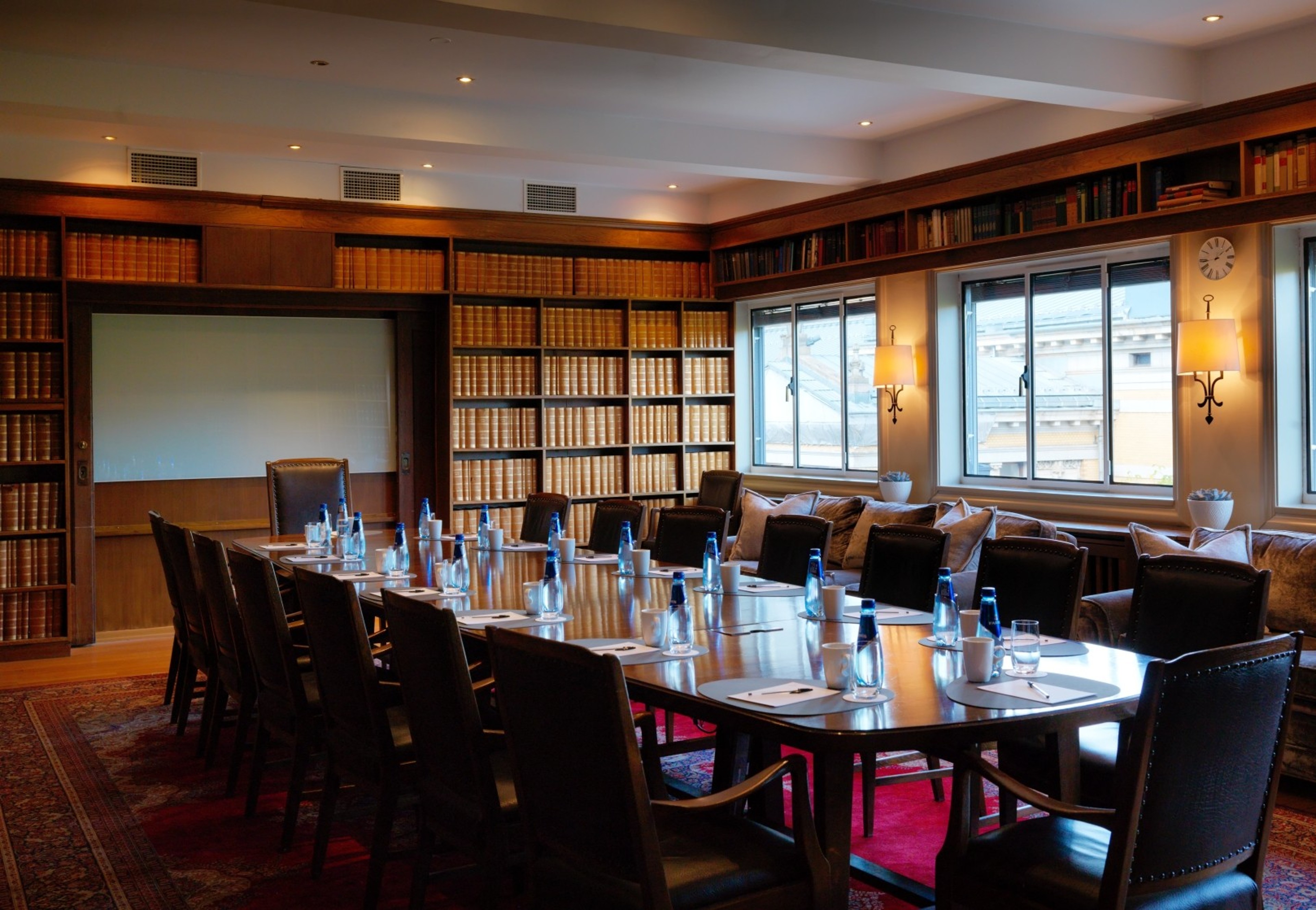 Biblioteket - Room of Rich History