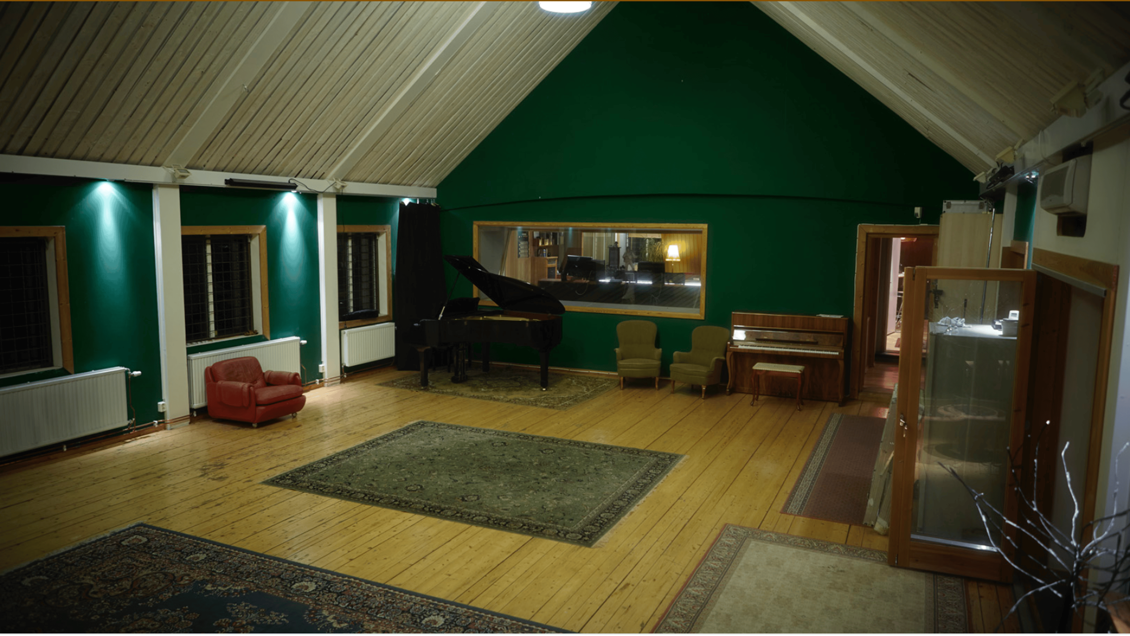 The End Studios — 写真4
