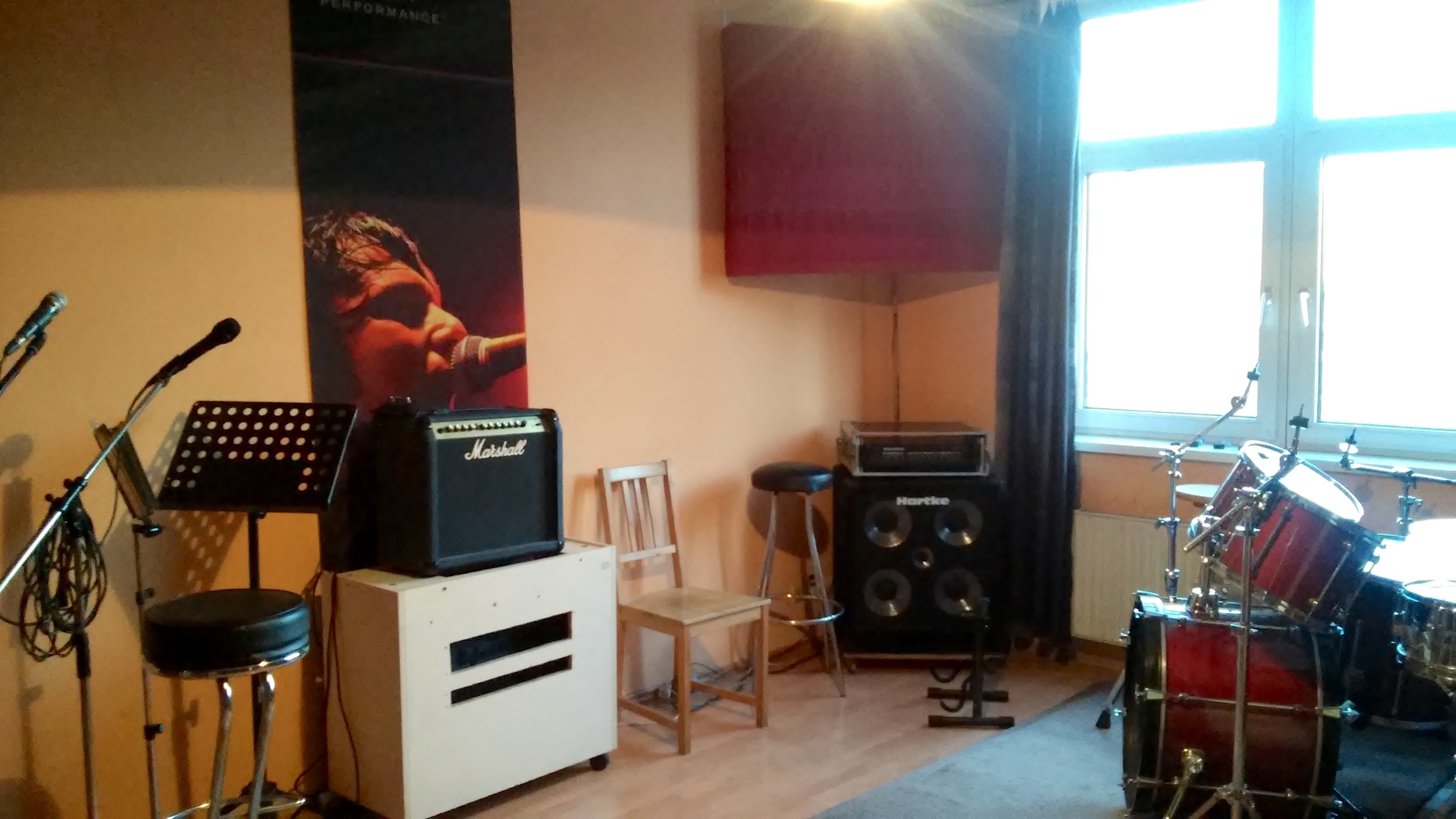 Rehearsal room with drumset - Room 2 — 写真2