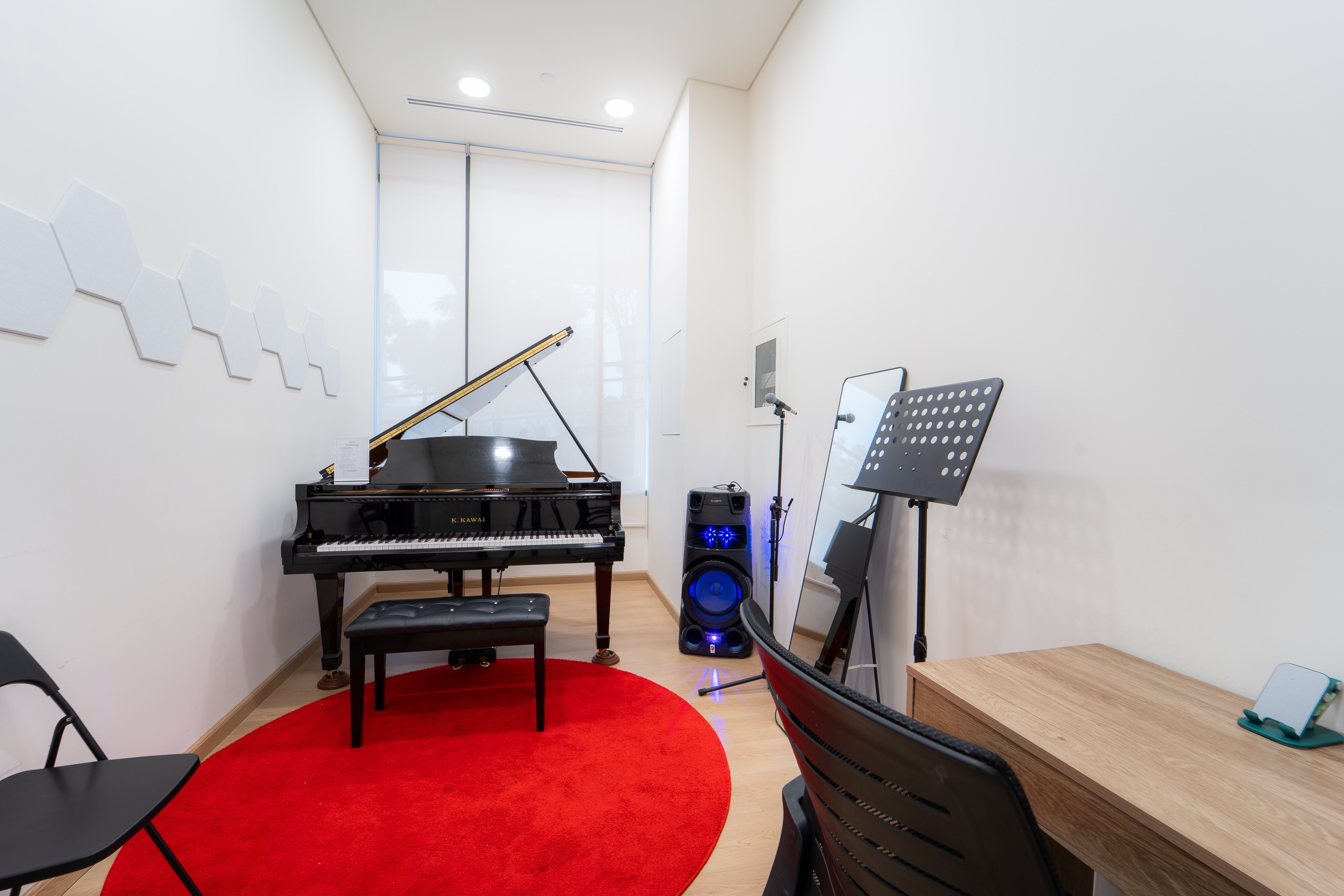 Fournotes Room C5