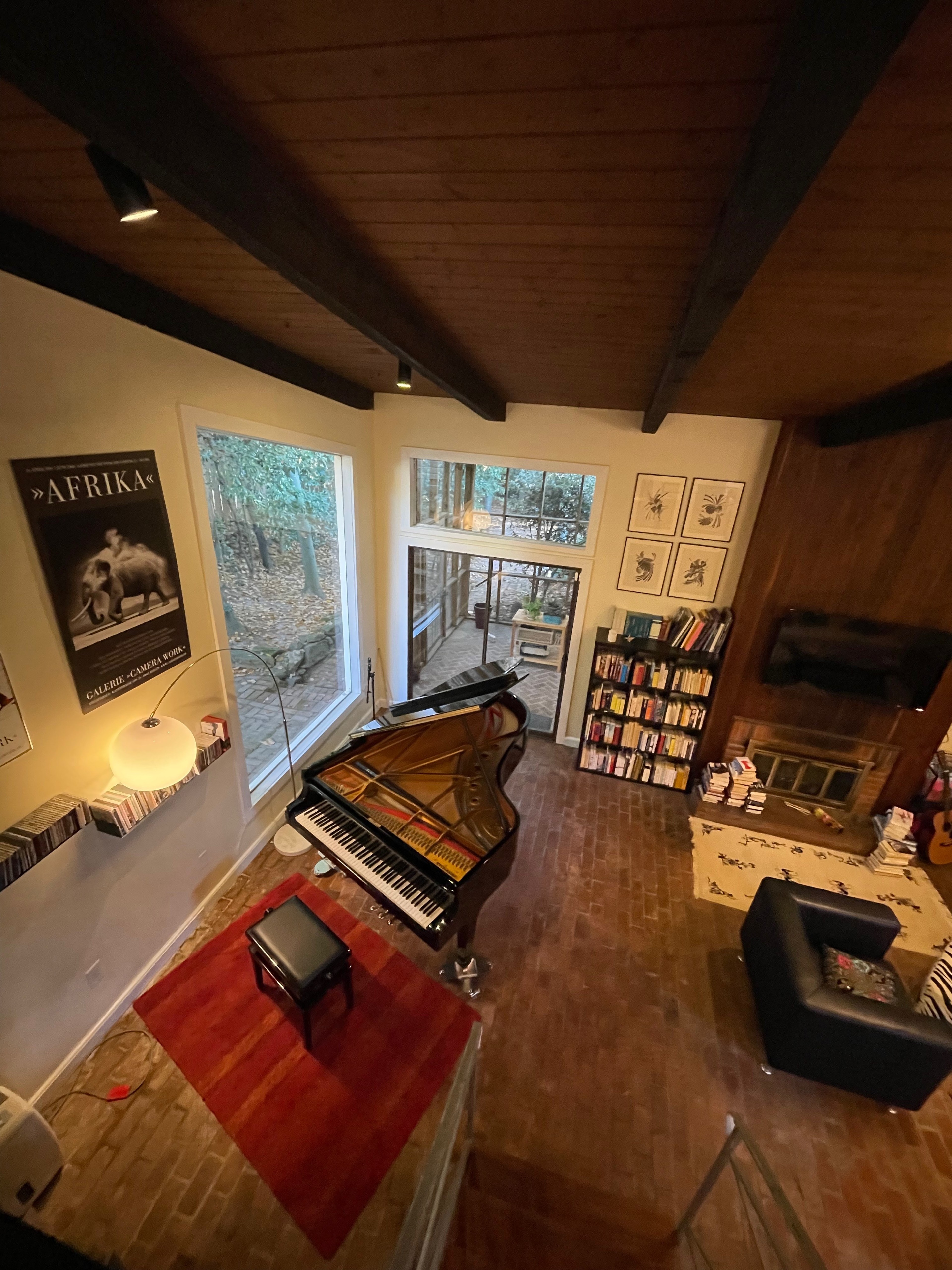 Rent our studio with a German Steinway B-211 today