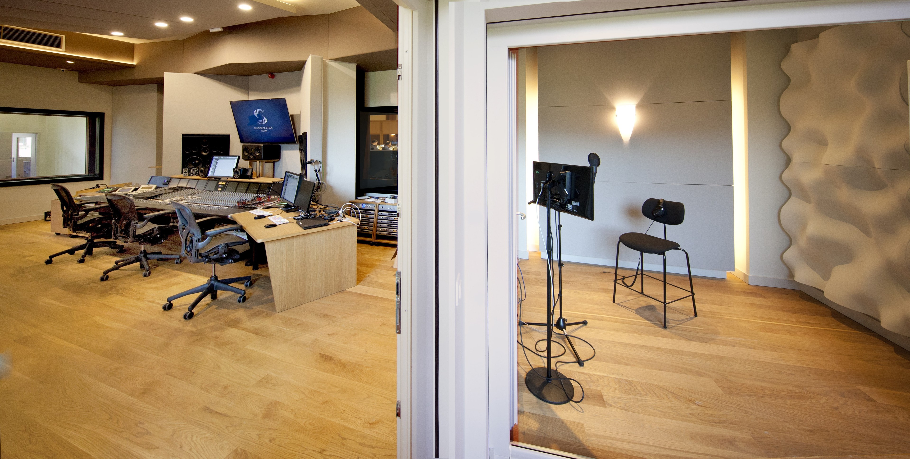 Synchron Stage - Control B — photo 3