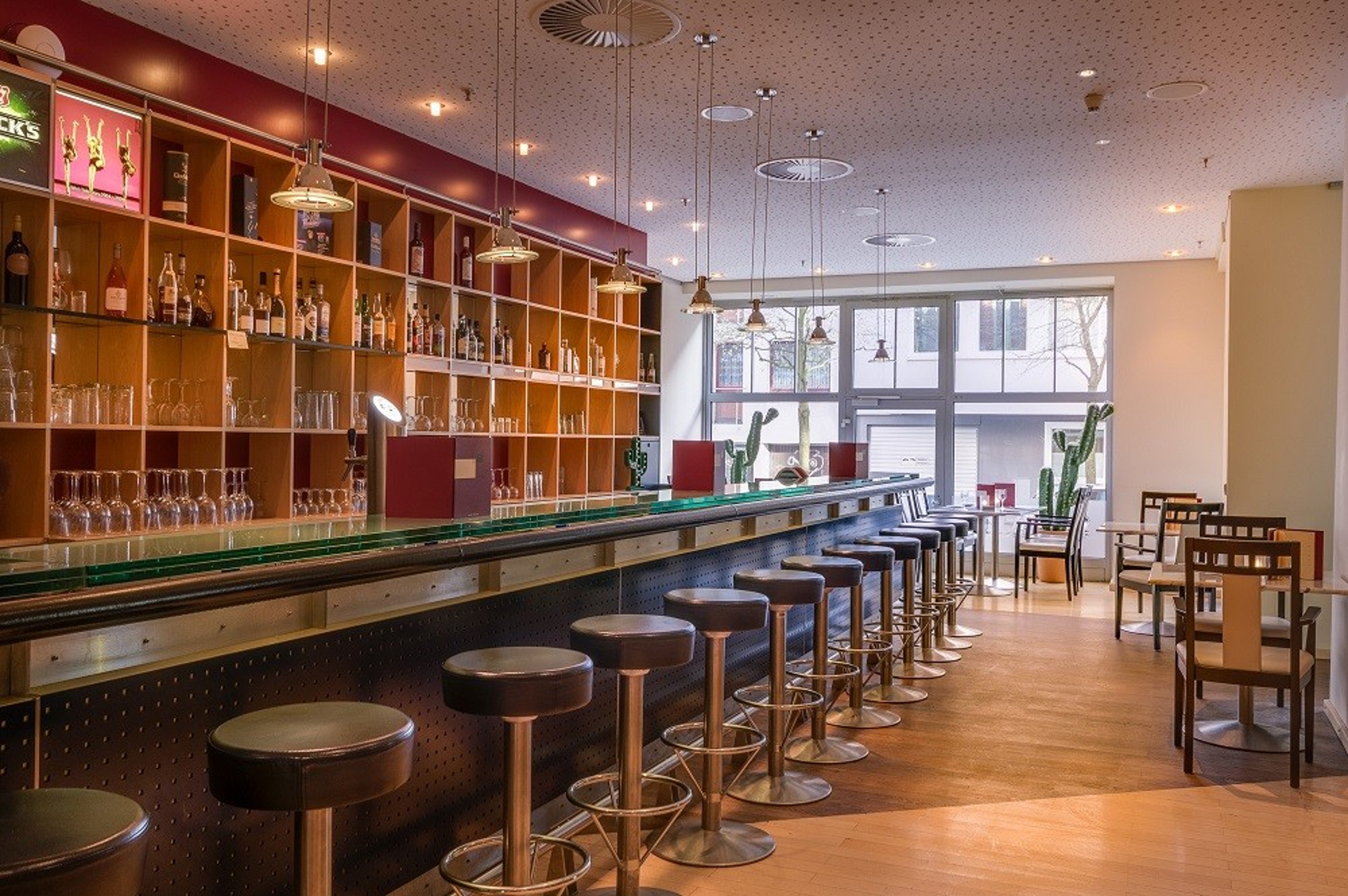 Henry's Bar