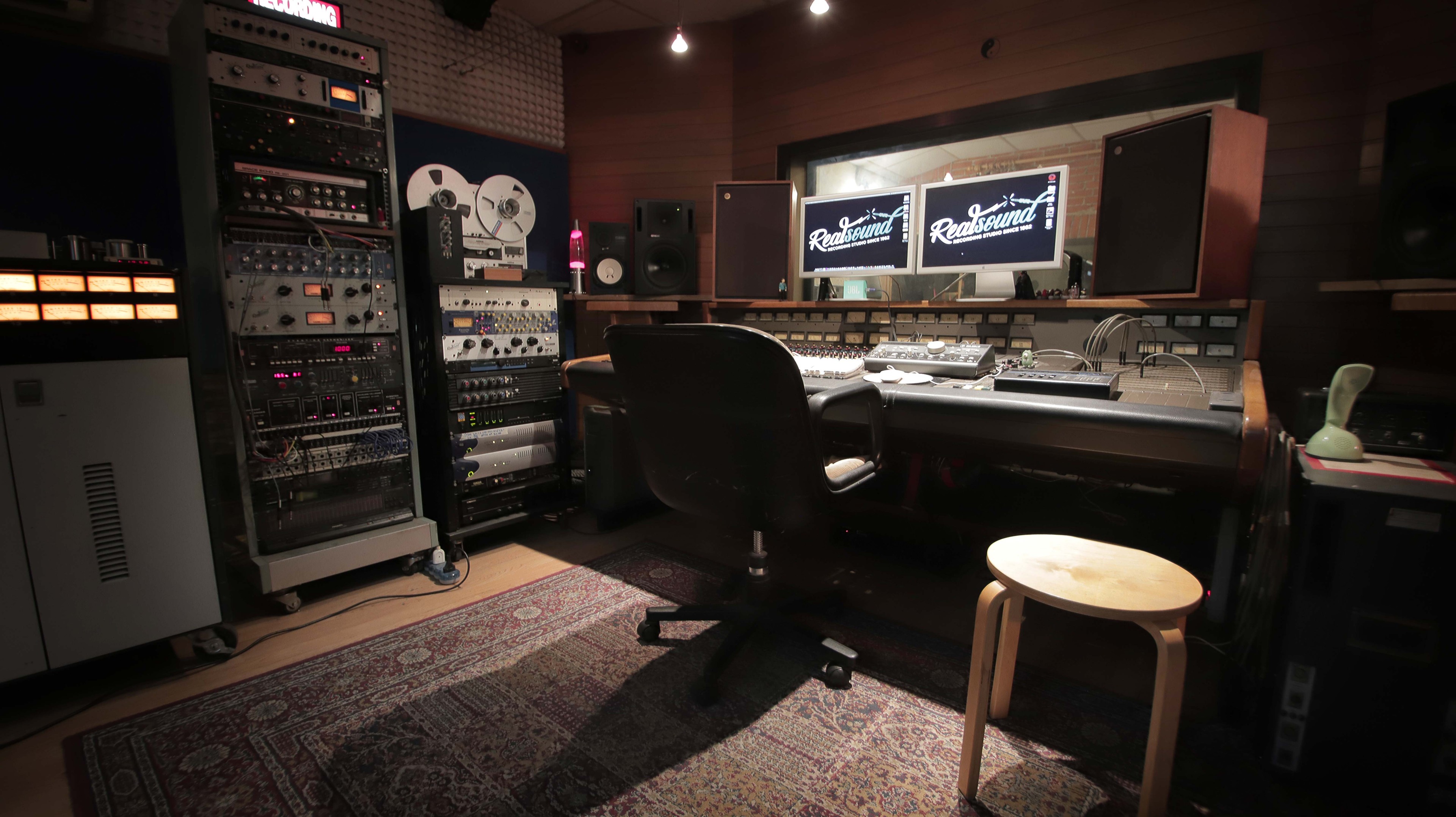 Control room — 写真2