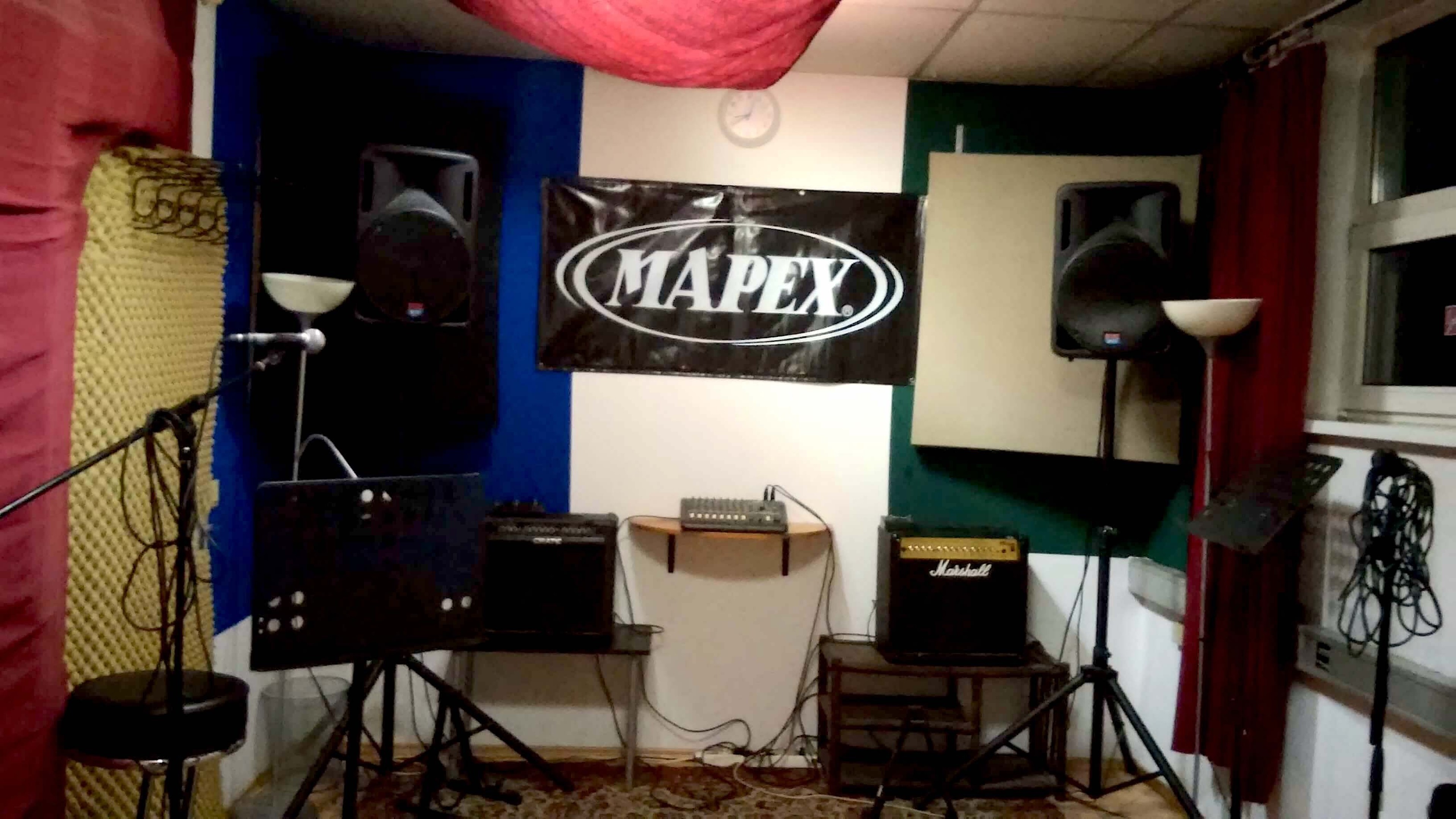 Rehearsal room with drumset - Room 1 — foto 2