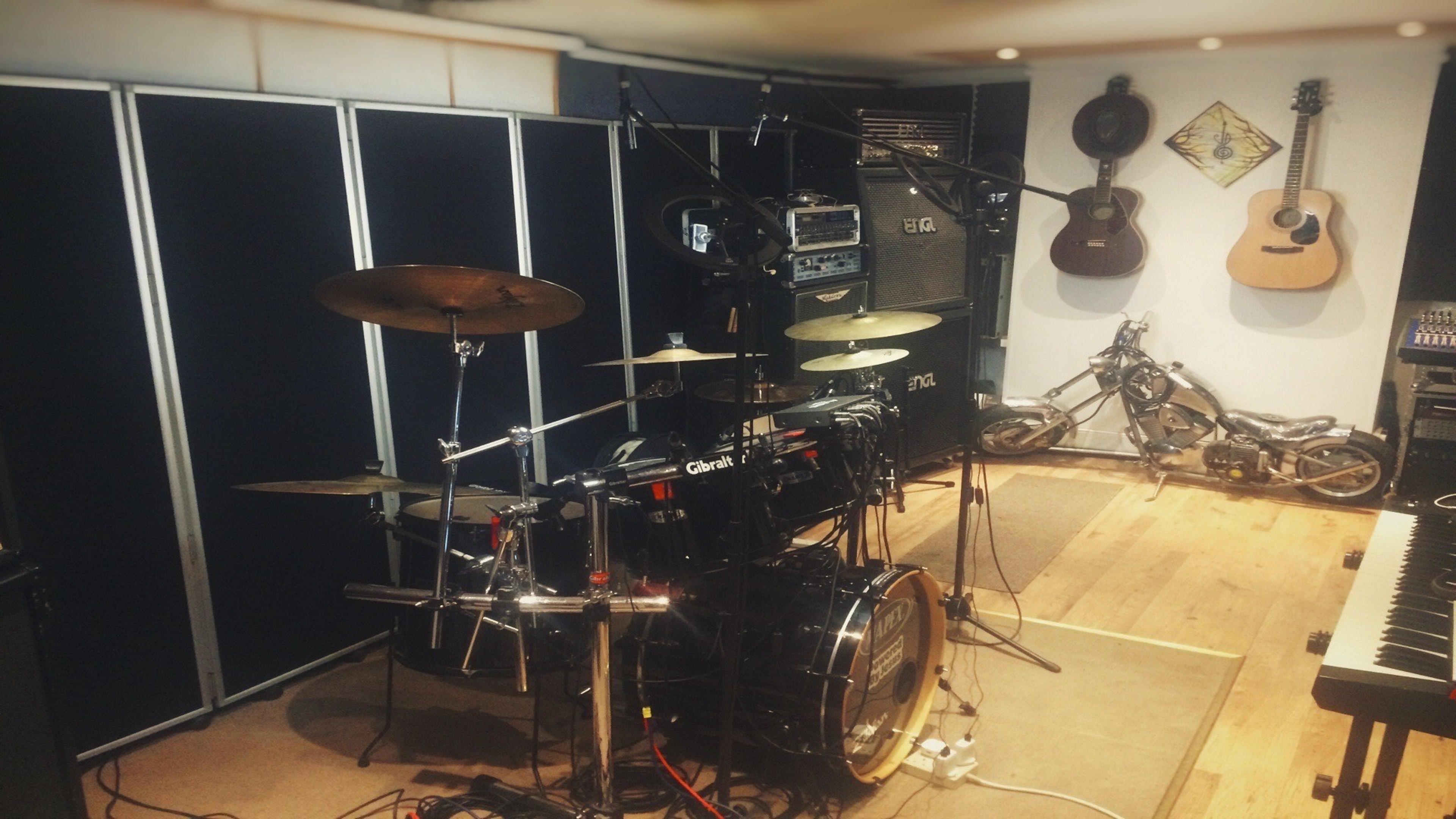 VOLUME_UNLIMITED Recording/Rehearsal Studio
