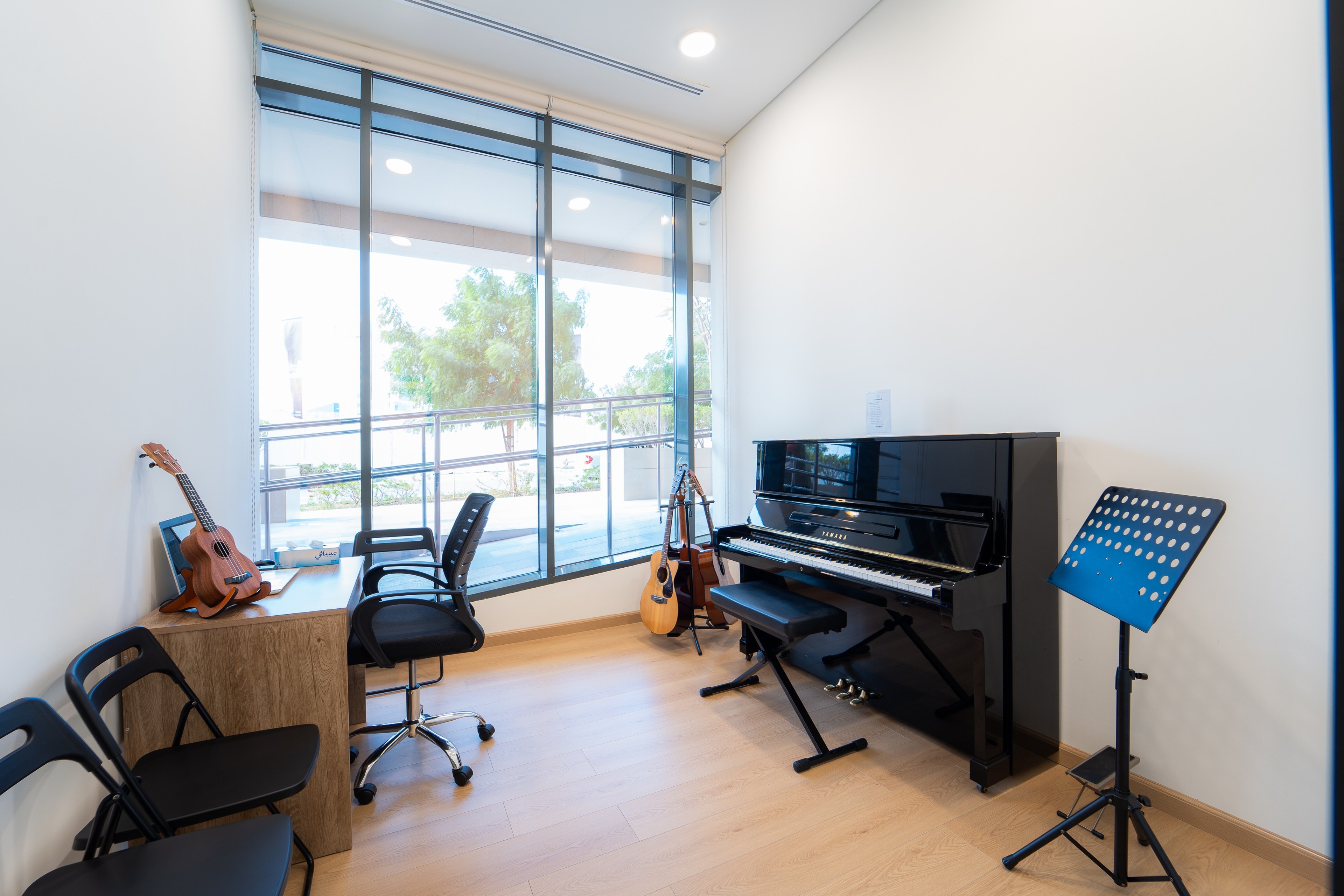 Fournotes Room C6