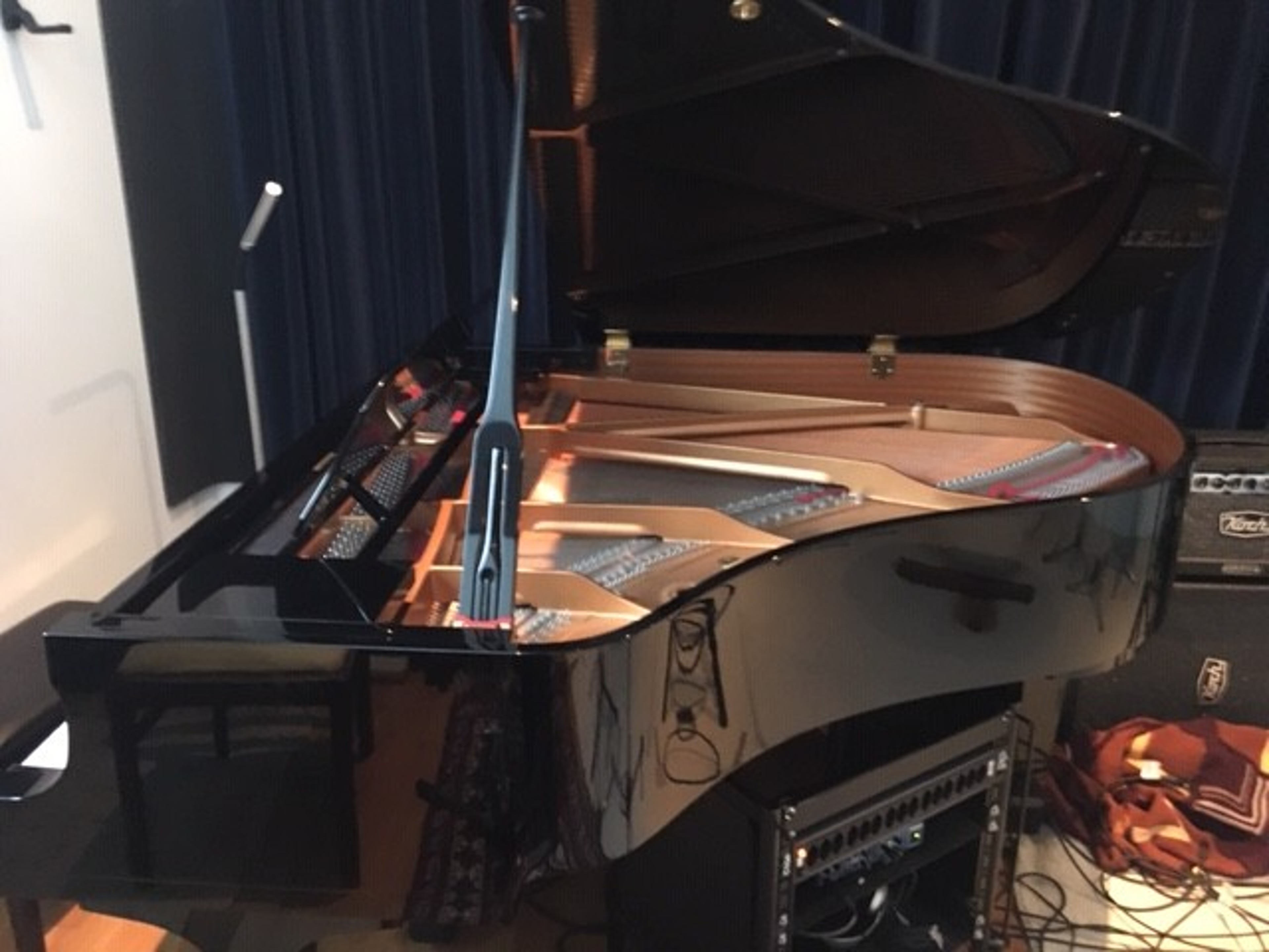 Grand piano in a perfect location with parking — photo 3
