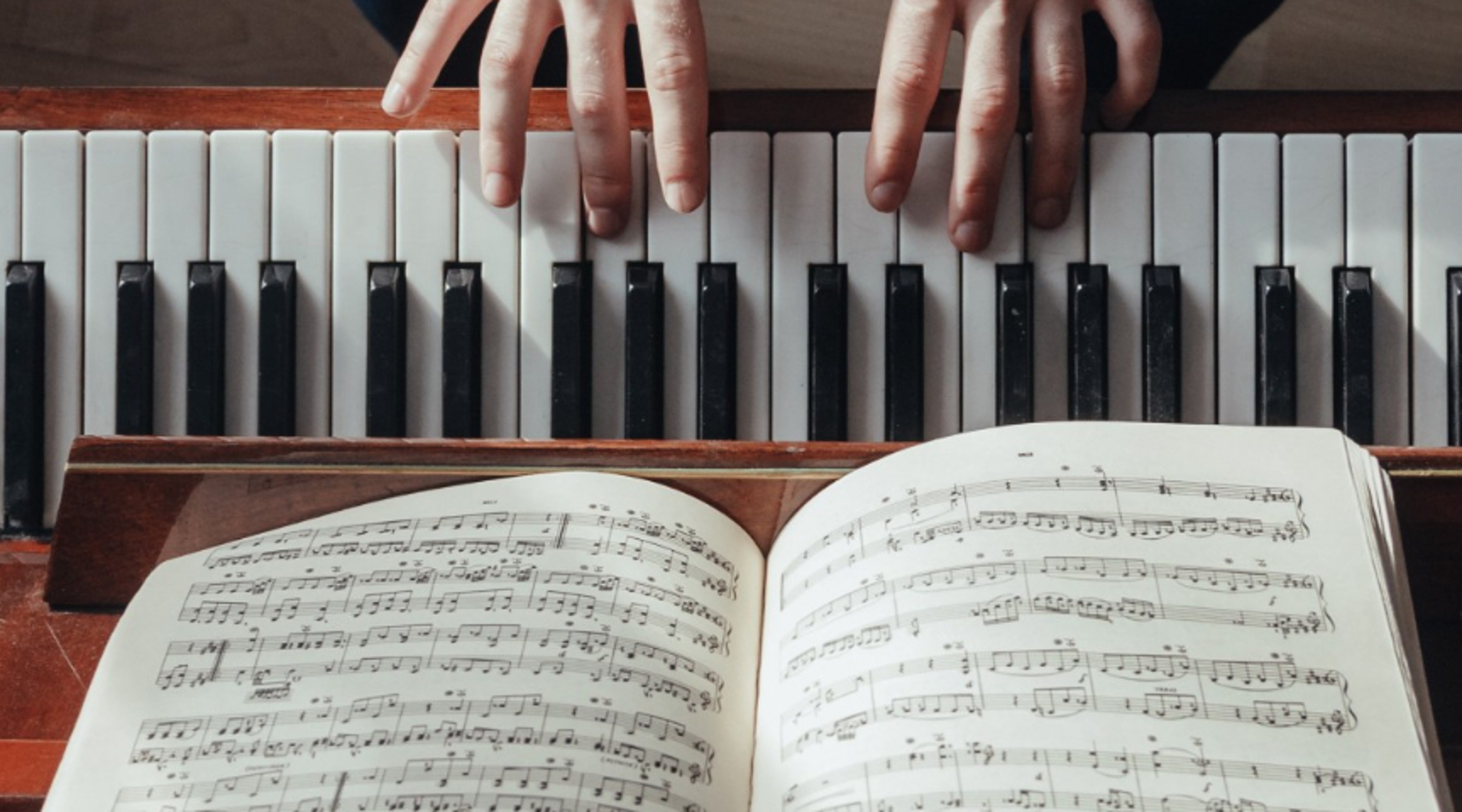 Ready to learn from the best? Music Traveler teams up with Tonebase!
