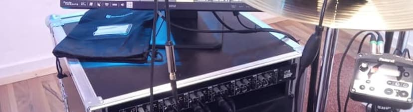 Studio - B