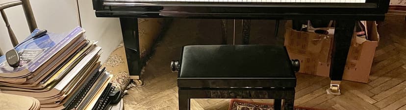 Yamaha GC1 in a beautiful and bright room