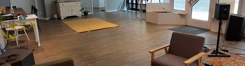 Modern Rehearsal & Workshop Space "ZEIT+RAUM"