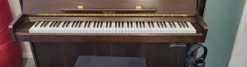 Upright piano for practice in Montreuil