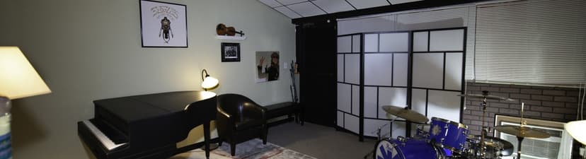Master Peace Studios - The Classic Room