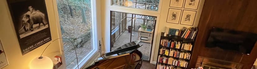 Rent our studio with a German Steinway B-211 today
